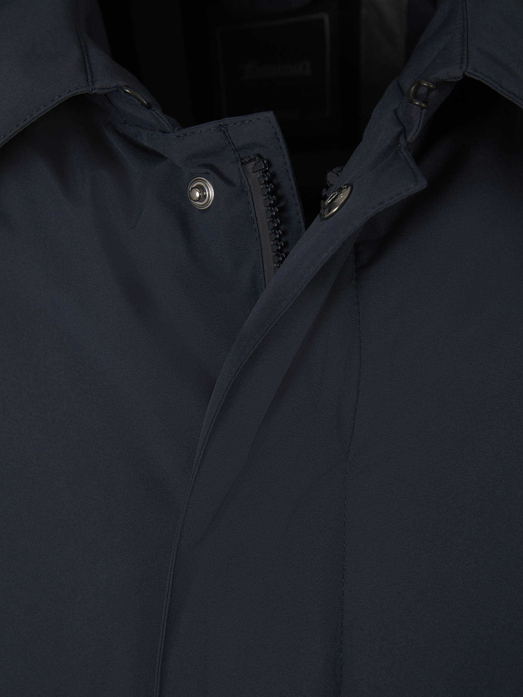 Herno Hombre Barcelona Abrigo Ligero Laminar Impermeable color Azul Noche sku 502-001591 01 - Foto 3