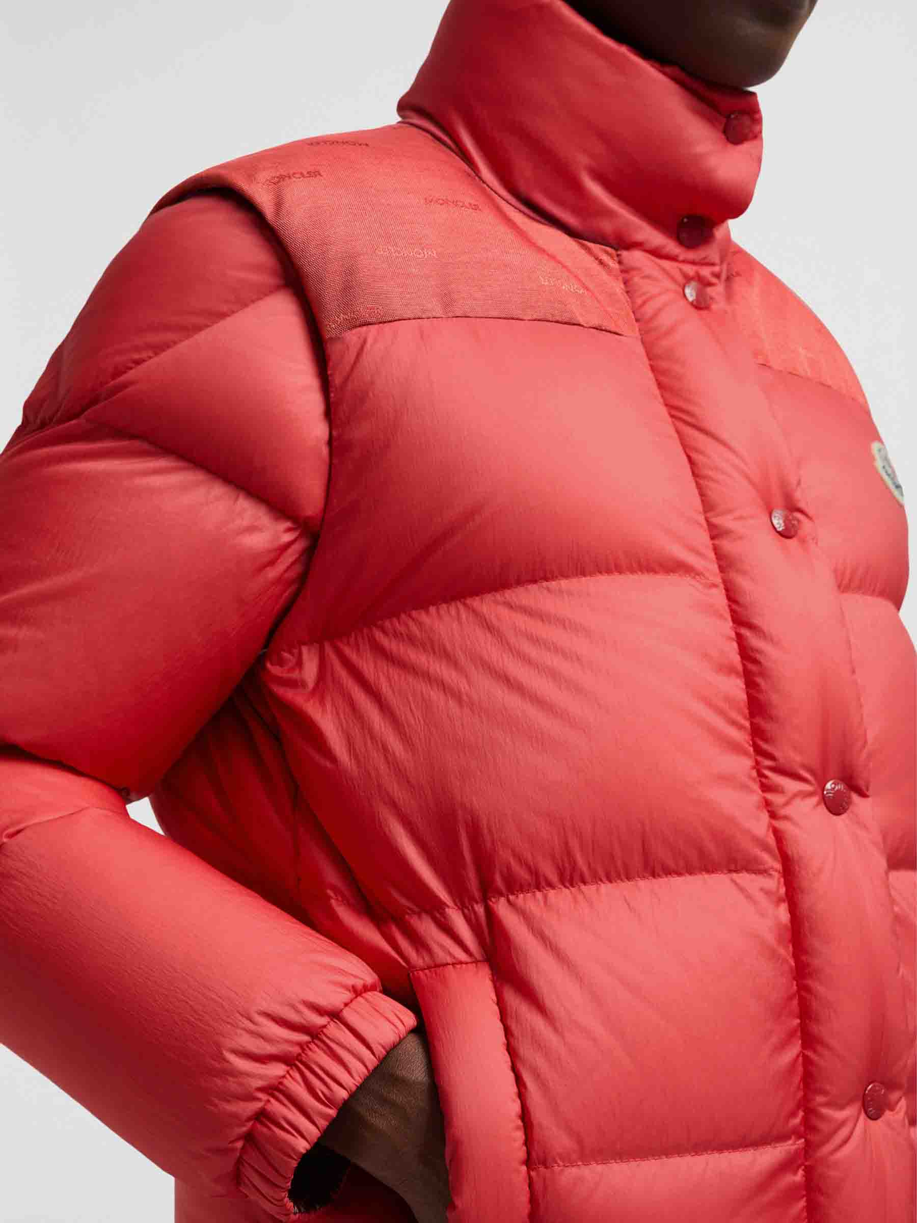 Moncler Verone Mujer Barcelona Chaqueta Acolchada Reversible color Coral sku 774-000506 03 - Foto 6