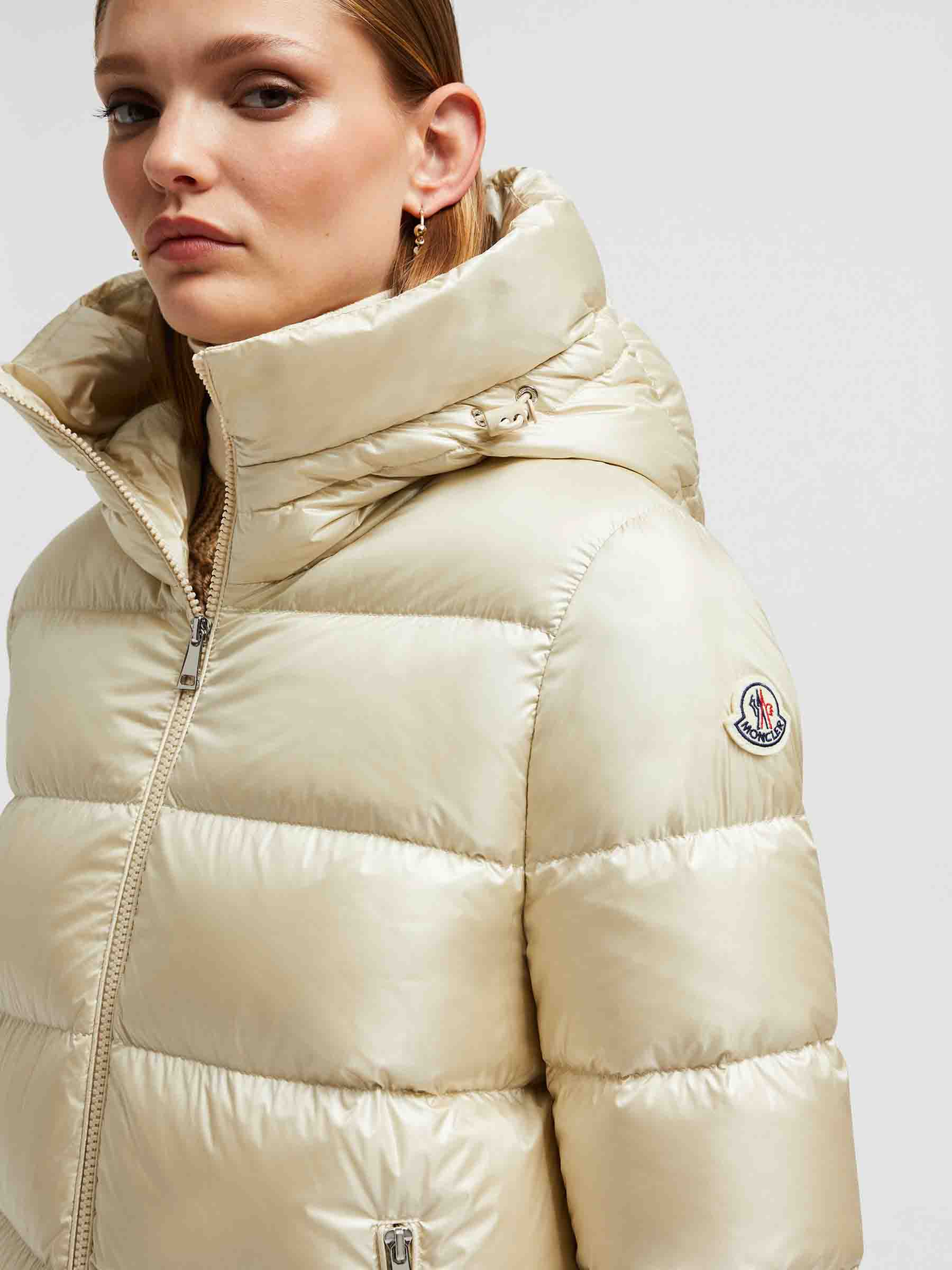Moncler Mujer Barcelona Chaqueta Acolchada Biron color Blanco sku 774-000532 01 - Foto 3