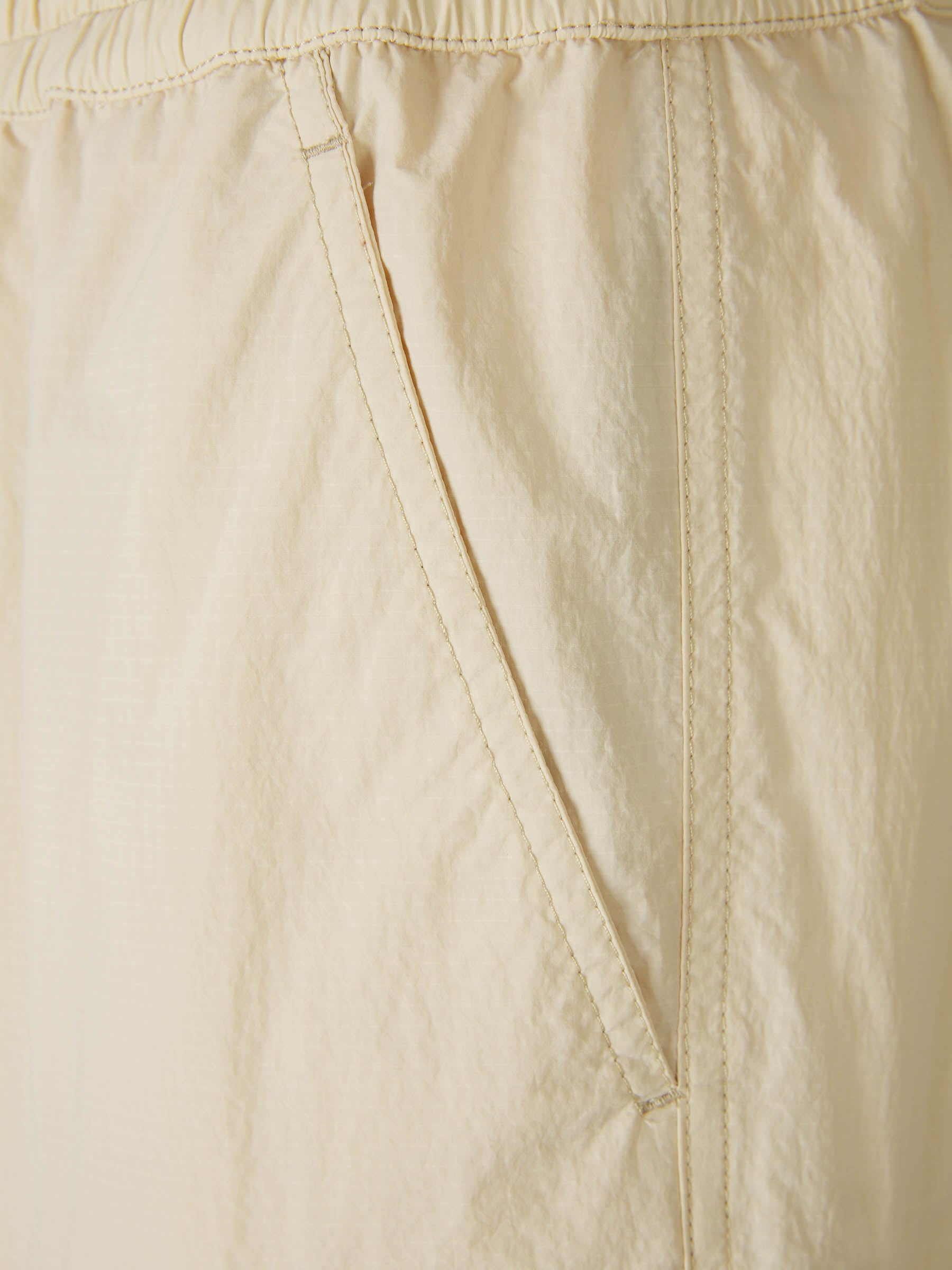 Moncler Grenoble Mujer Barcelona Joggers Técnicos Híbrido color Crema sku 761-003410 01 - Foto 6