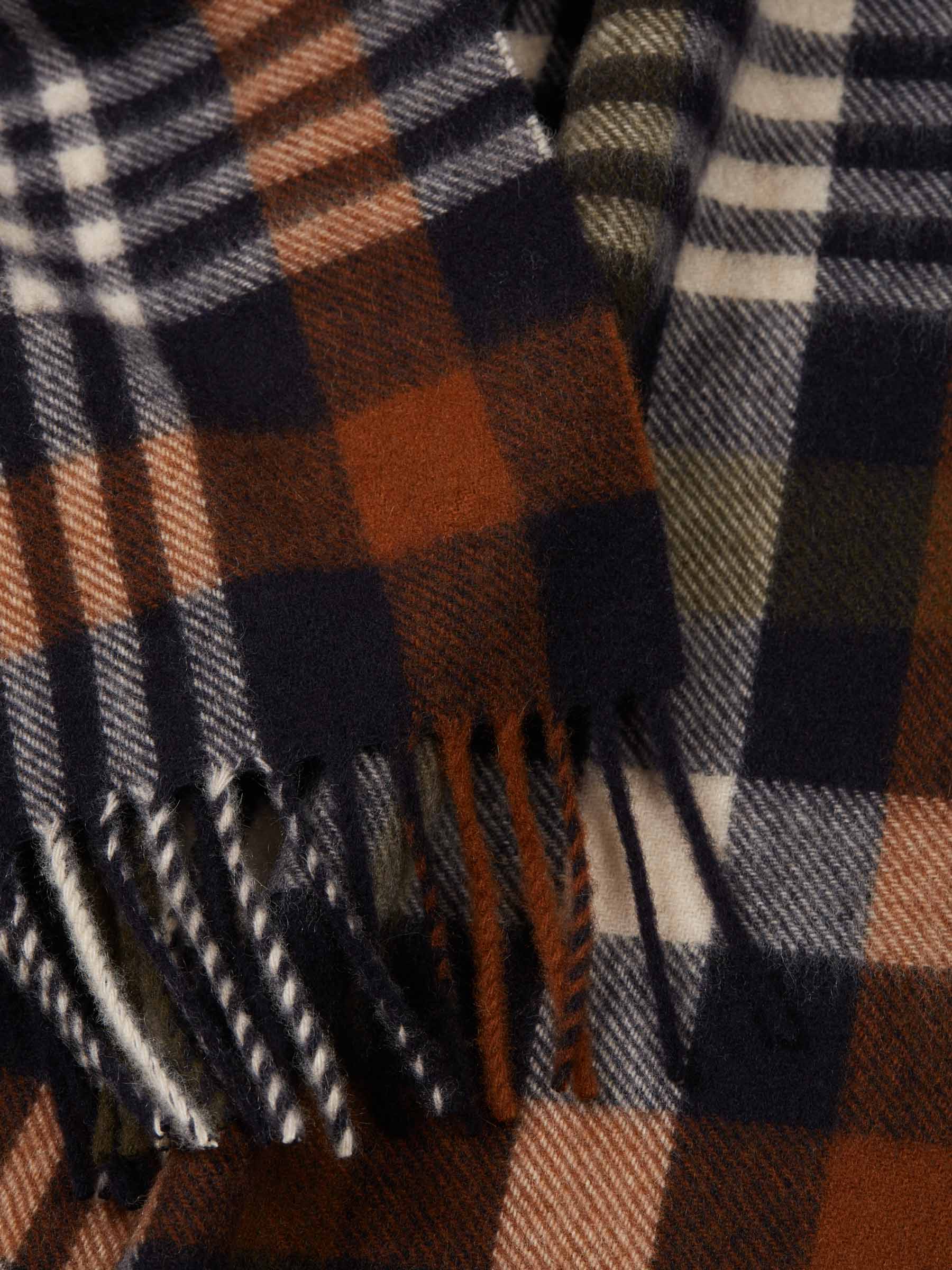 Santa Eulalia Hombre Barcelona Bufanda Motivo Cuadros color Azul Noche sku 630-001315 01 - Foto 3