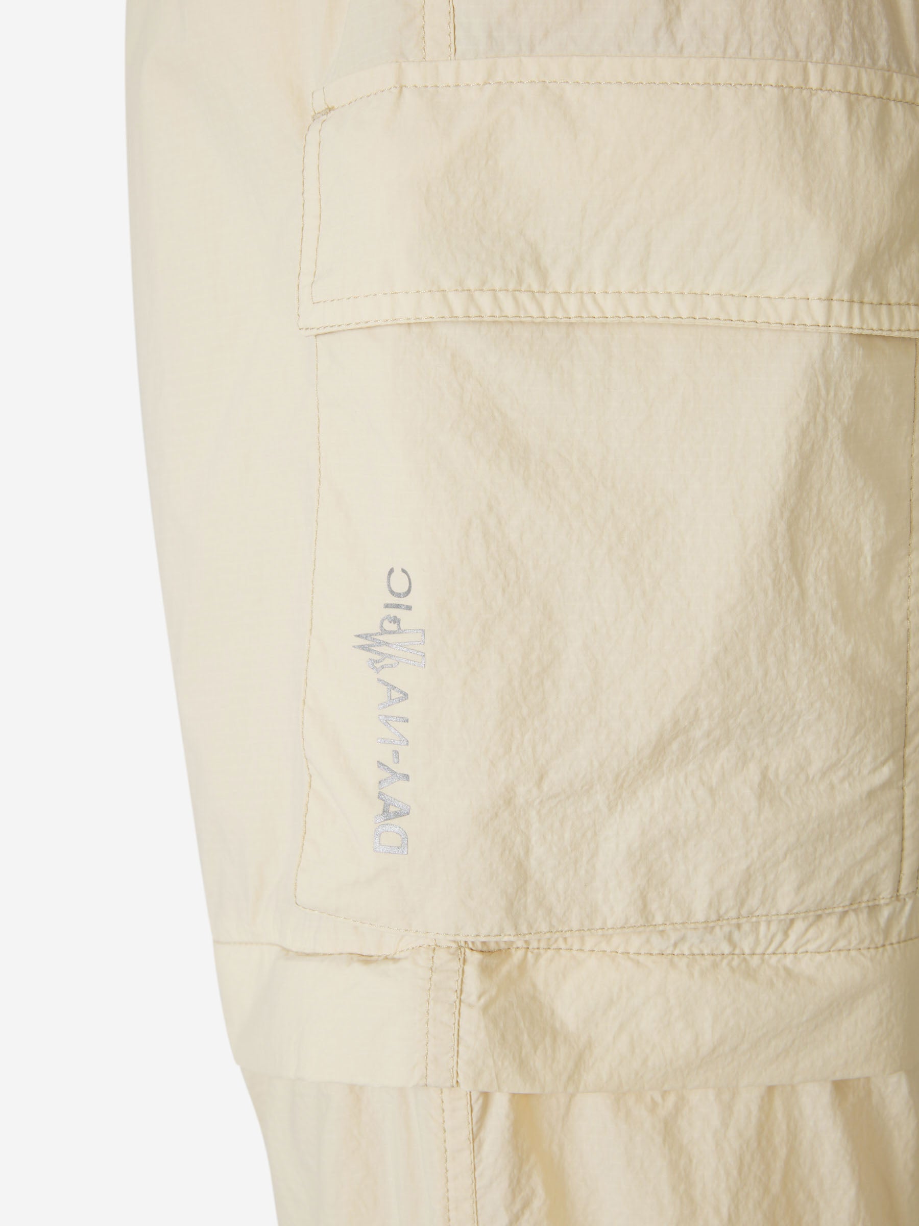 Moncler Grenoble Mujer Barcelona Joggers Técnicos Híbrido color Crema sku 761-003410 01 - Foto 9