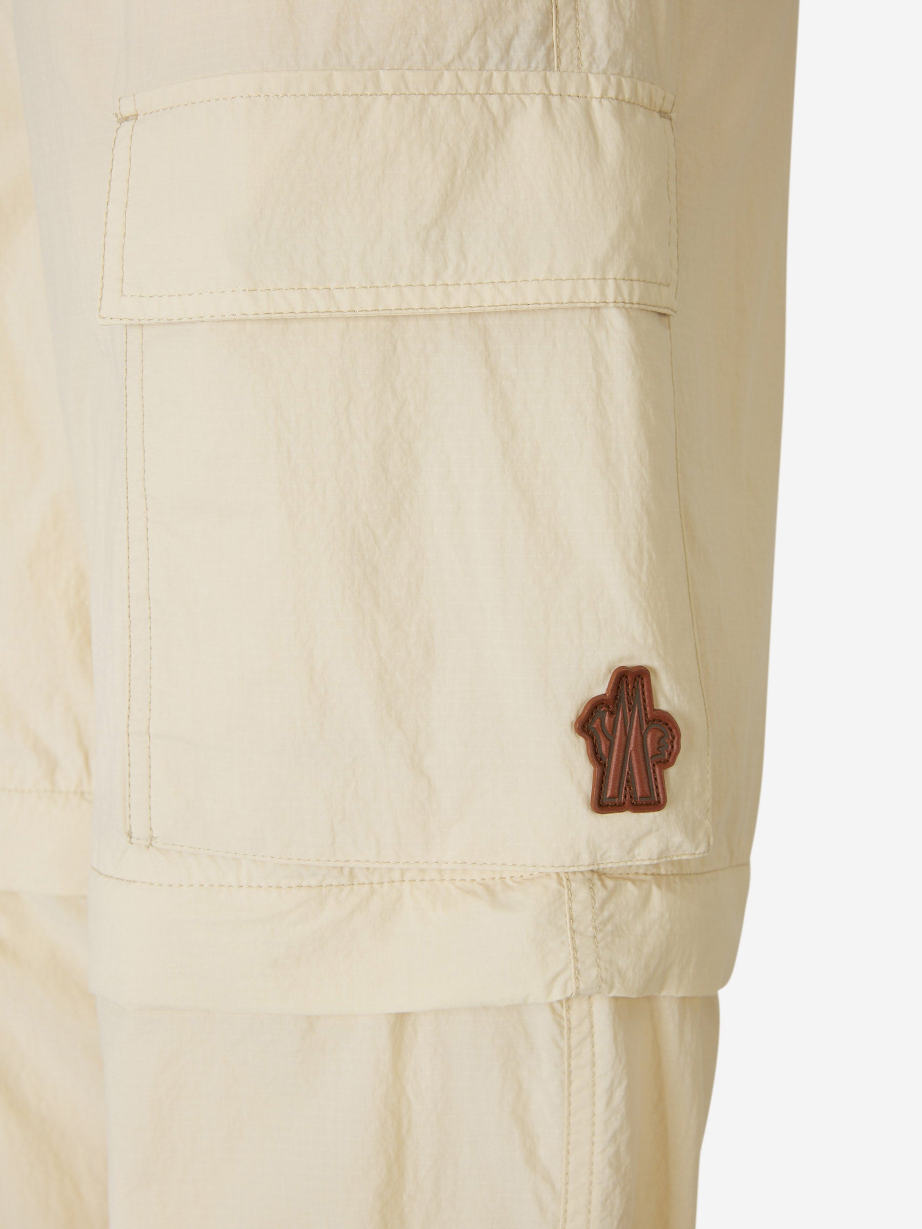 Moncler Grenoble Mujer Barcelona Joggers Técnicos Híbrido color Crema sku 761-003410 01 - Foto 7
