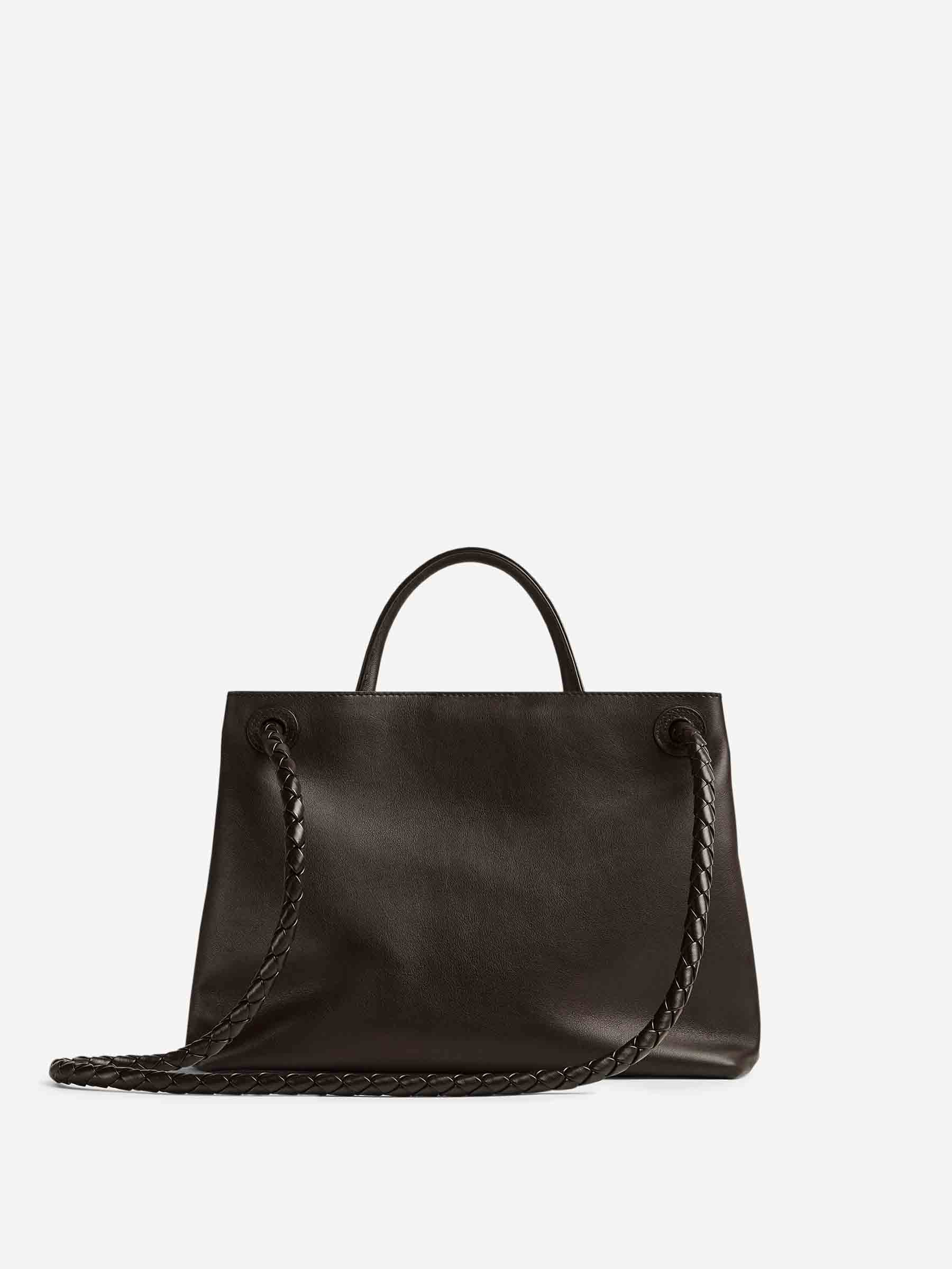 【関税&送料込】Bottega Veneta Black Leather Medium Andiamo ブラックアンディアーモ| Bottega Veneta® 日本