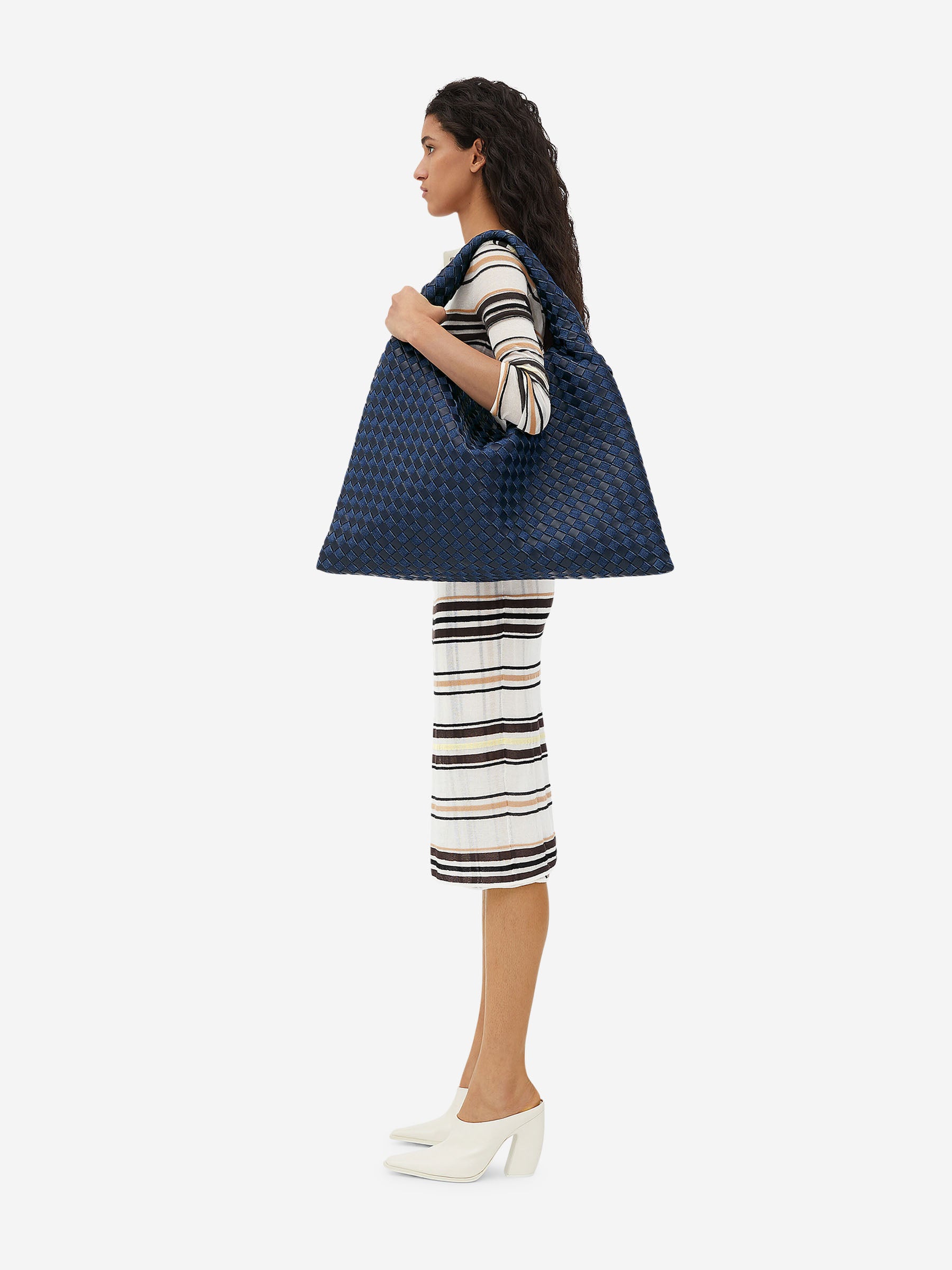 Bottega Veneta – Large Hop Bag Mujer 810-007597 01