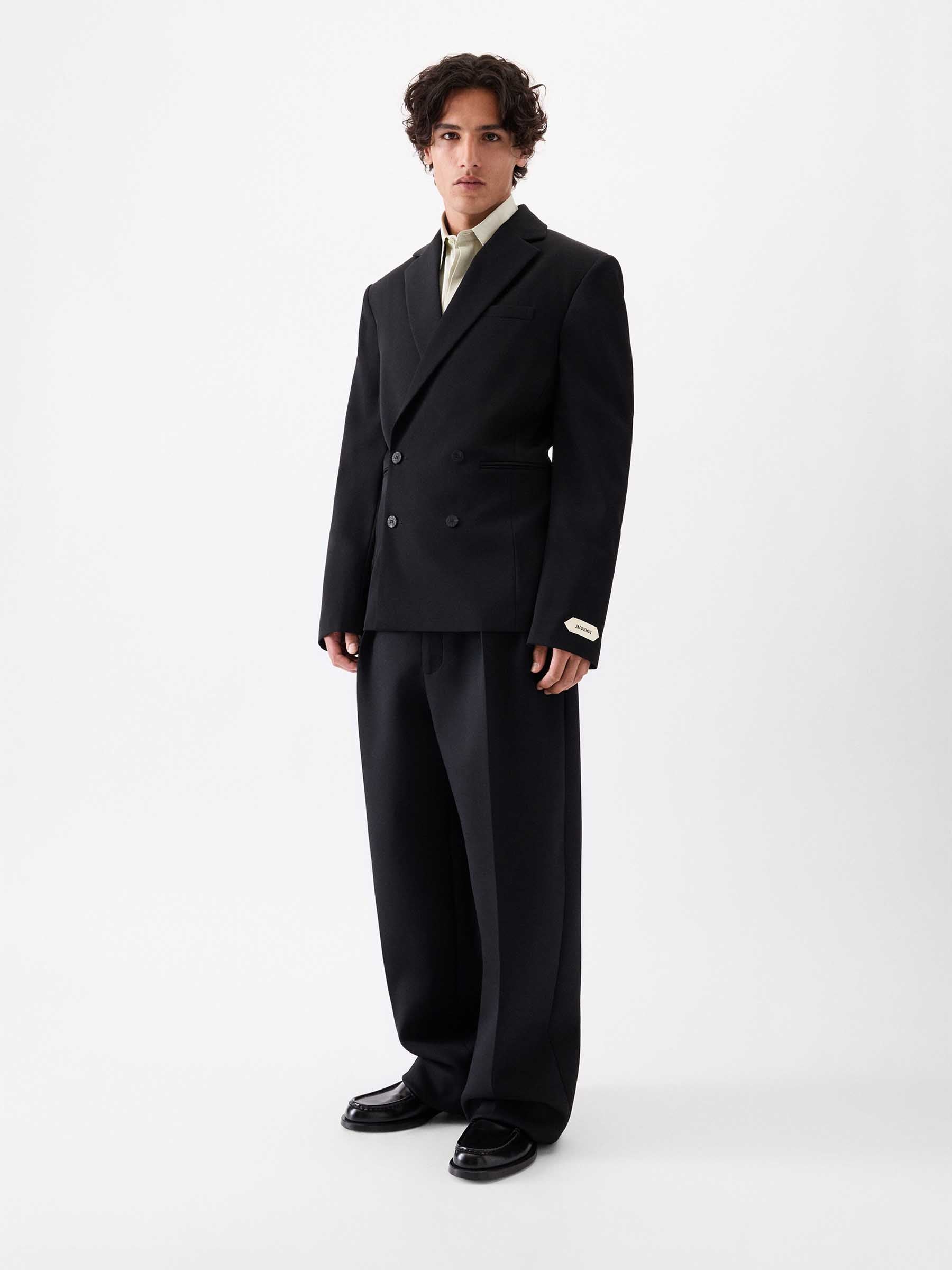 Jacquemus Hombre Barcelona Americana Cruzada Fernando color Negro sku 302-003595 01 - Foto 2