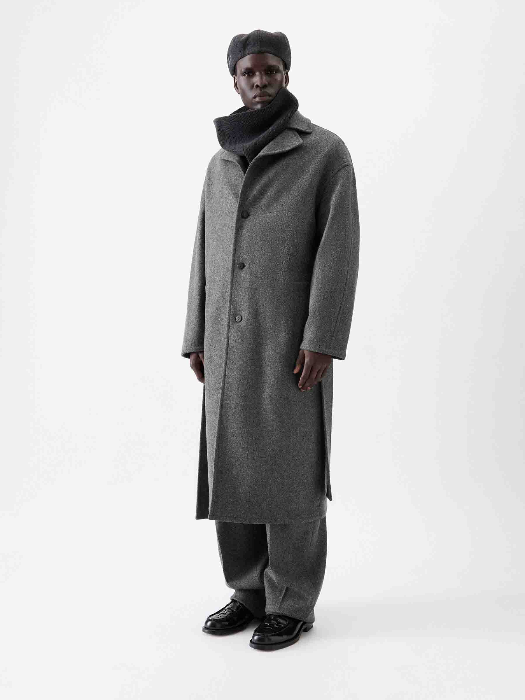 Jacquemus Hombre Barcelona Abrigo Largo Citta color Gris Antracita sku 341-000535 01 - Foto 2