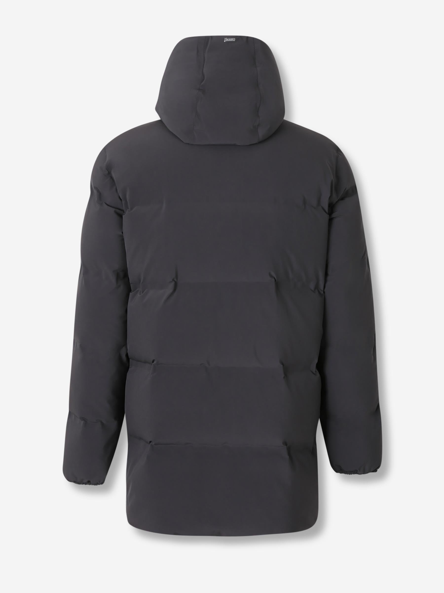 Herno Hombre Barcelona Plumífero Largo Capucha color Gris Antracita sku 502-001635 01 - Foto 2