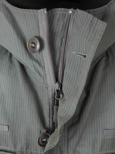 Maison Margiela Hombre Barcelona Parka Parachute Multibolsillos color Verde Militar sku 502-001669 01 - Foto 3