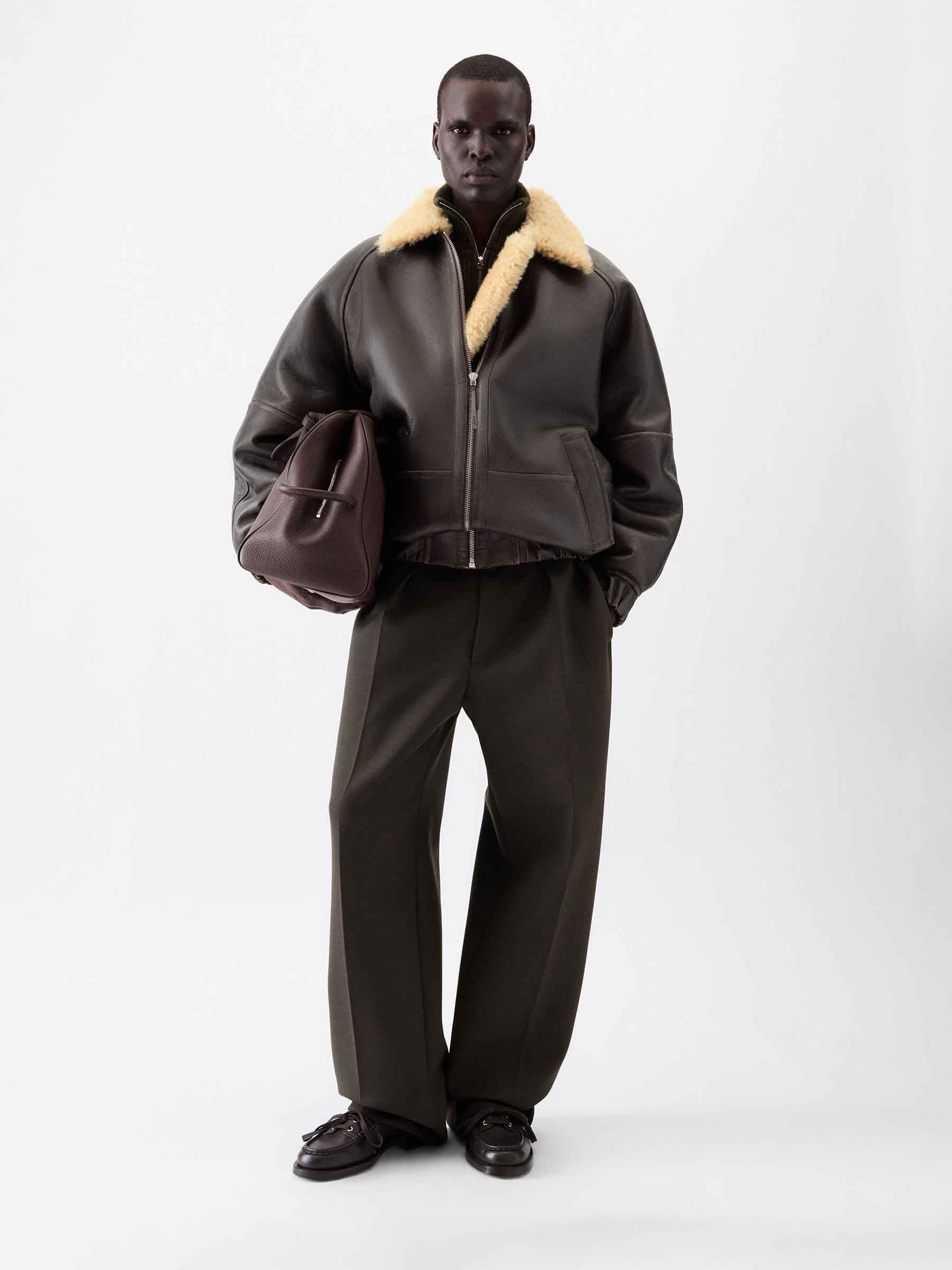 Jacquemus Hombre Barcelona Chaqueta Bombay color Marrón Oscuro sku 511-000631 01 - Foto 2