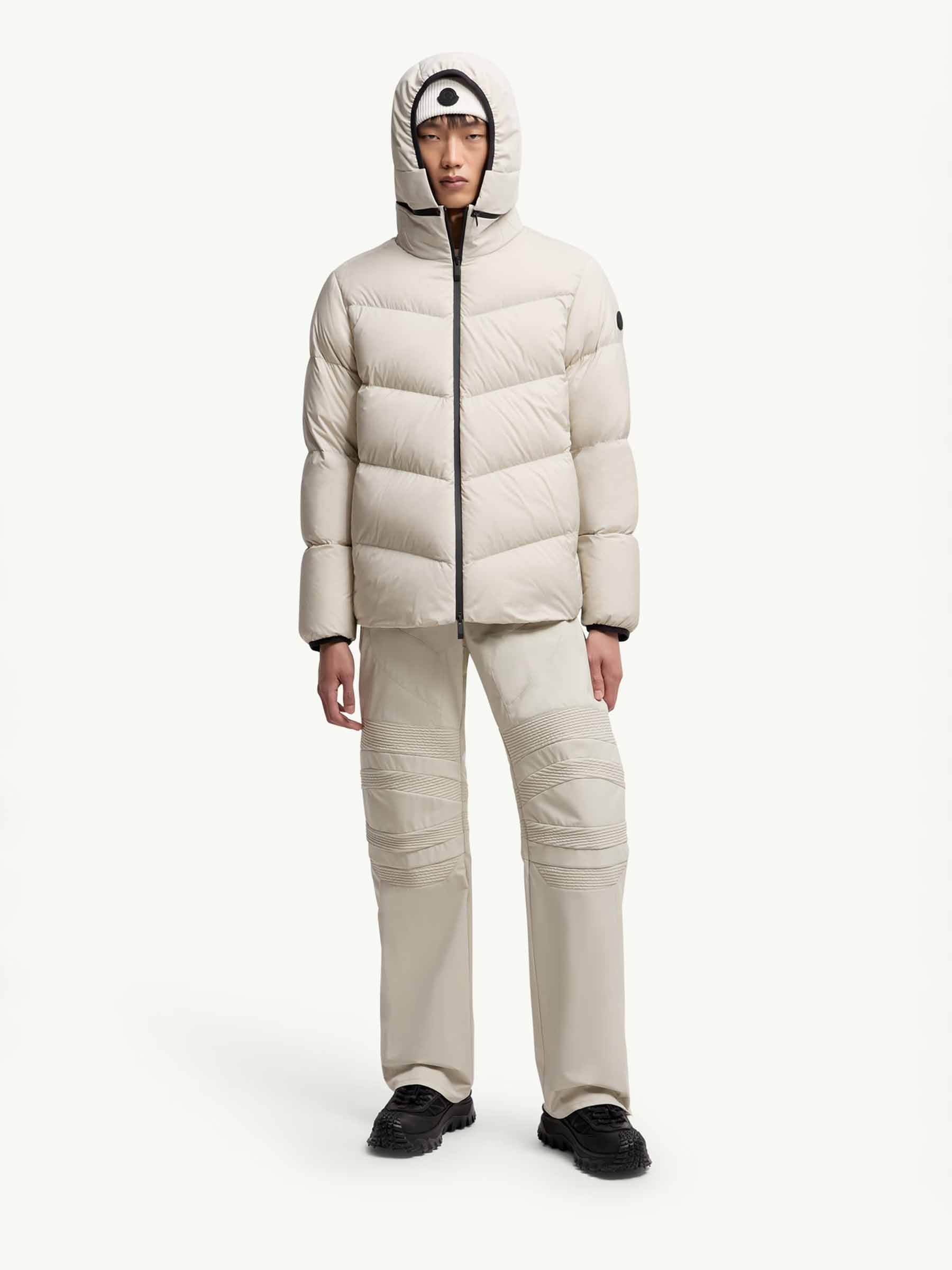 Moncler Hombre Barcelona Plumífero Capucha Forez color Beige sku 512-002621 01 - Foto 2