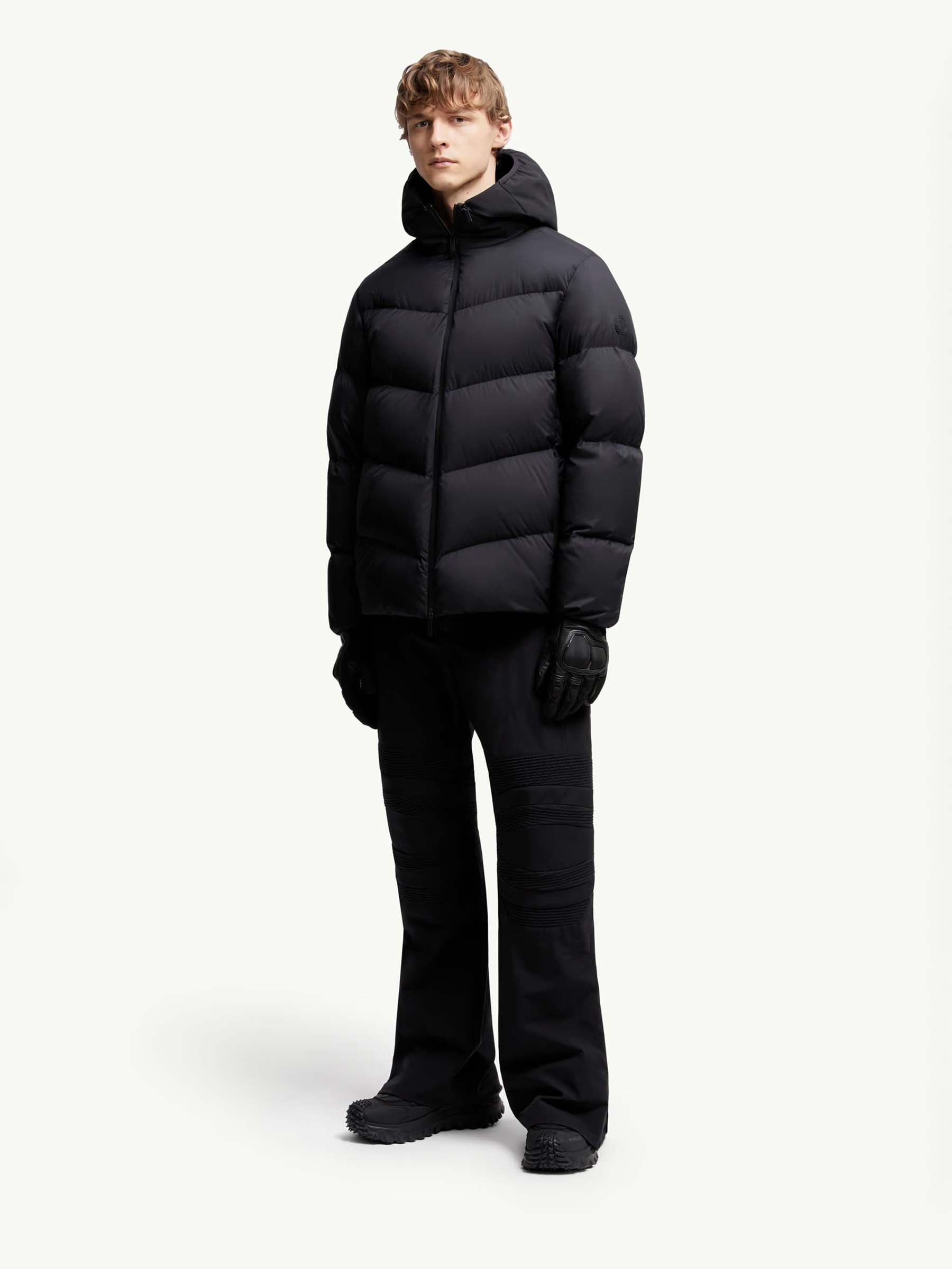 Moncler Hombre Barcelona Plumífero Capucha Forez color Negro sku 512-002621 02 - Foto 2