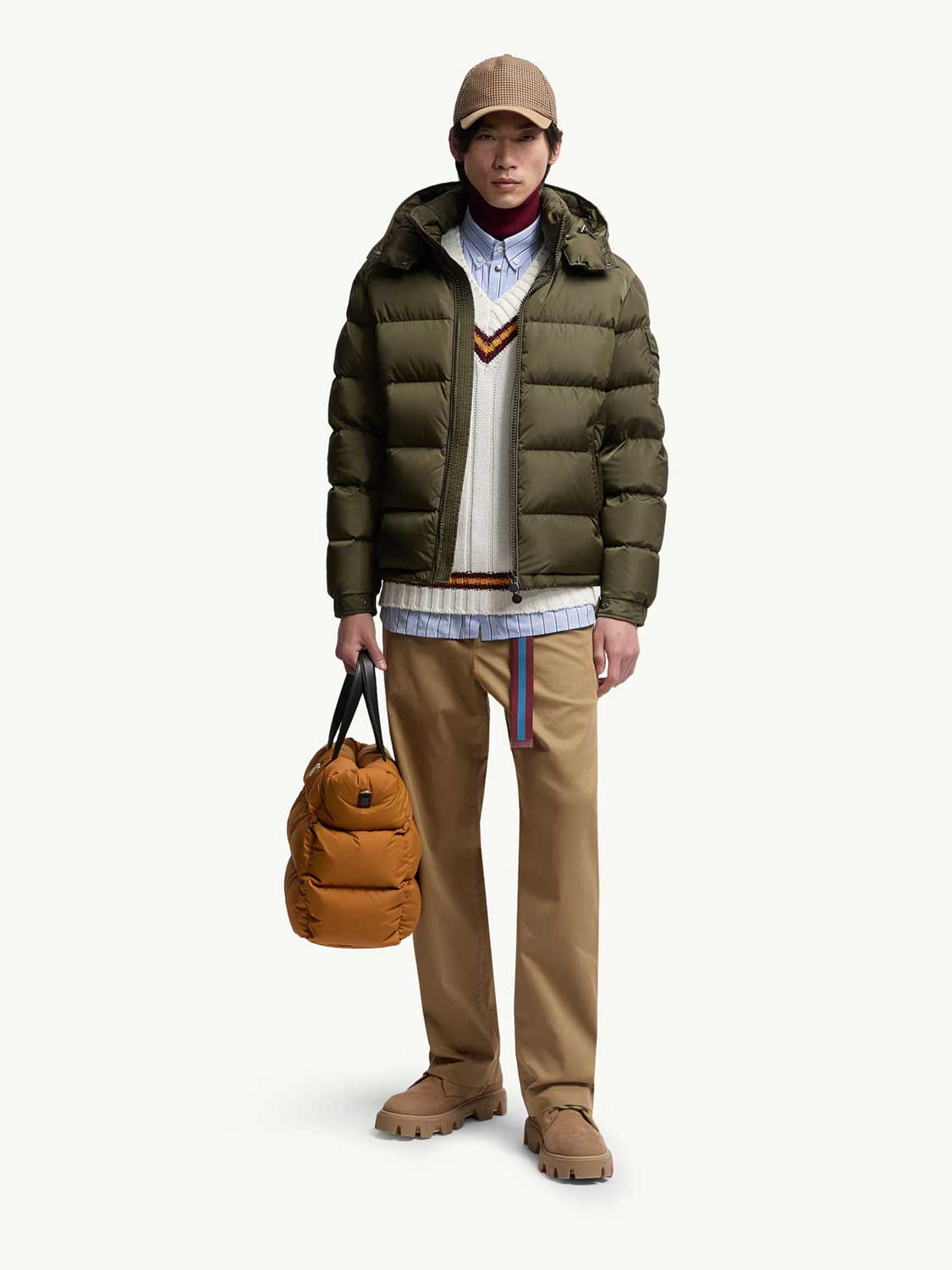 Moncler Hombre Barcelona Chaqueta Acolchada Maya color Verde Militar sku 512-002622 01 - Foto 2