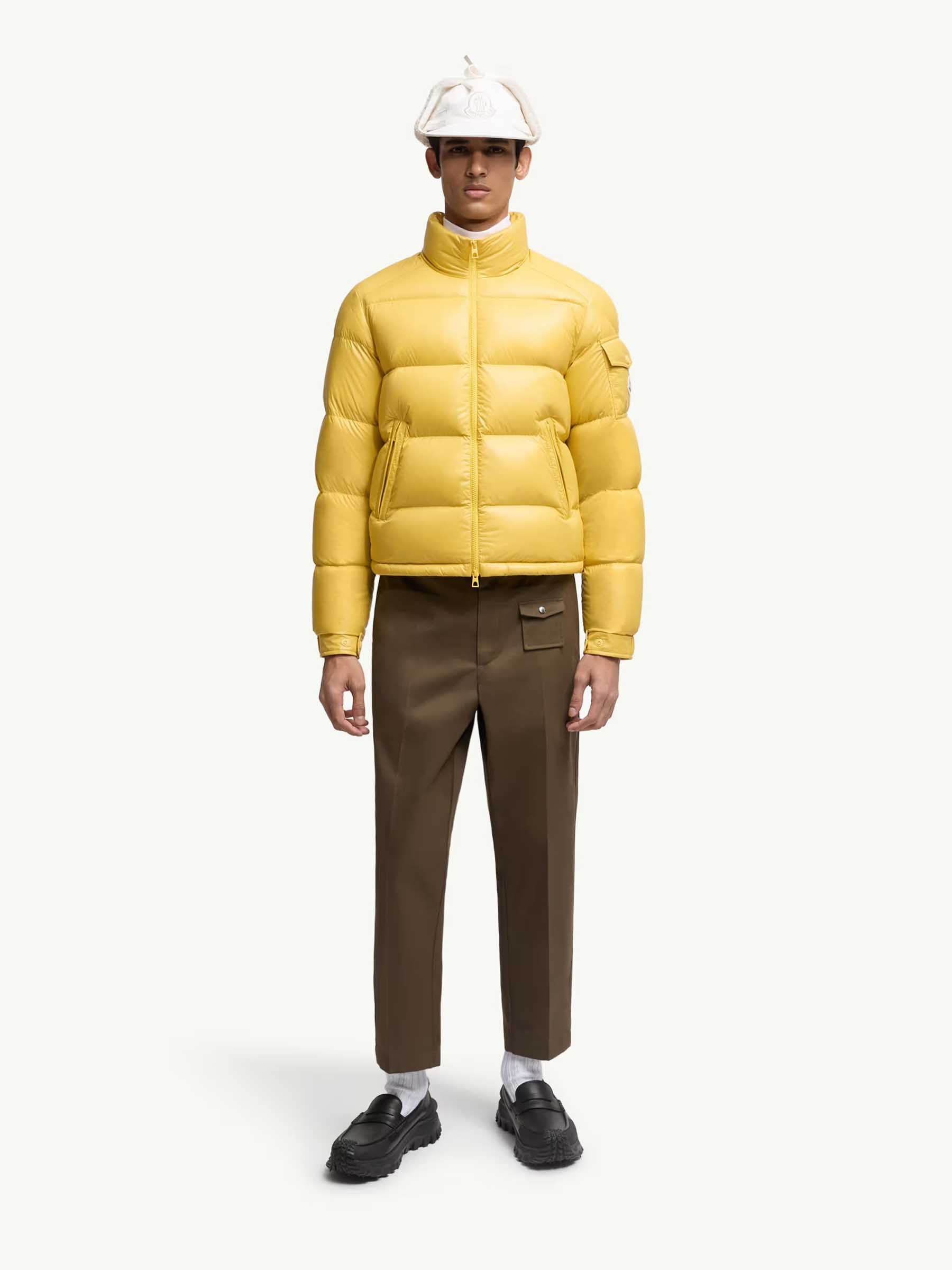 Moncler Hombre Barcelona Plumífero Corto Levitha color Amarillo sku 512-002627 01 - Foto 2