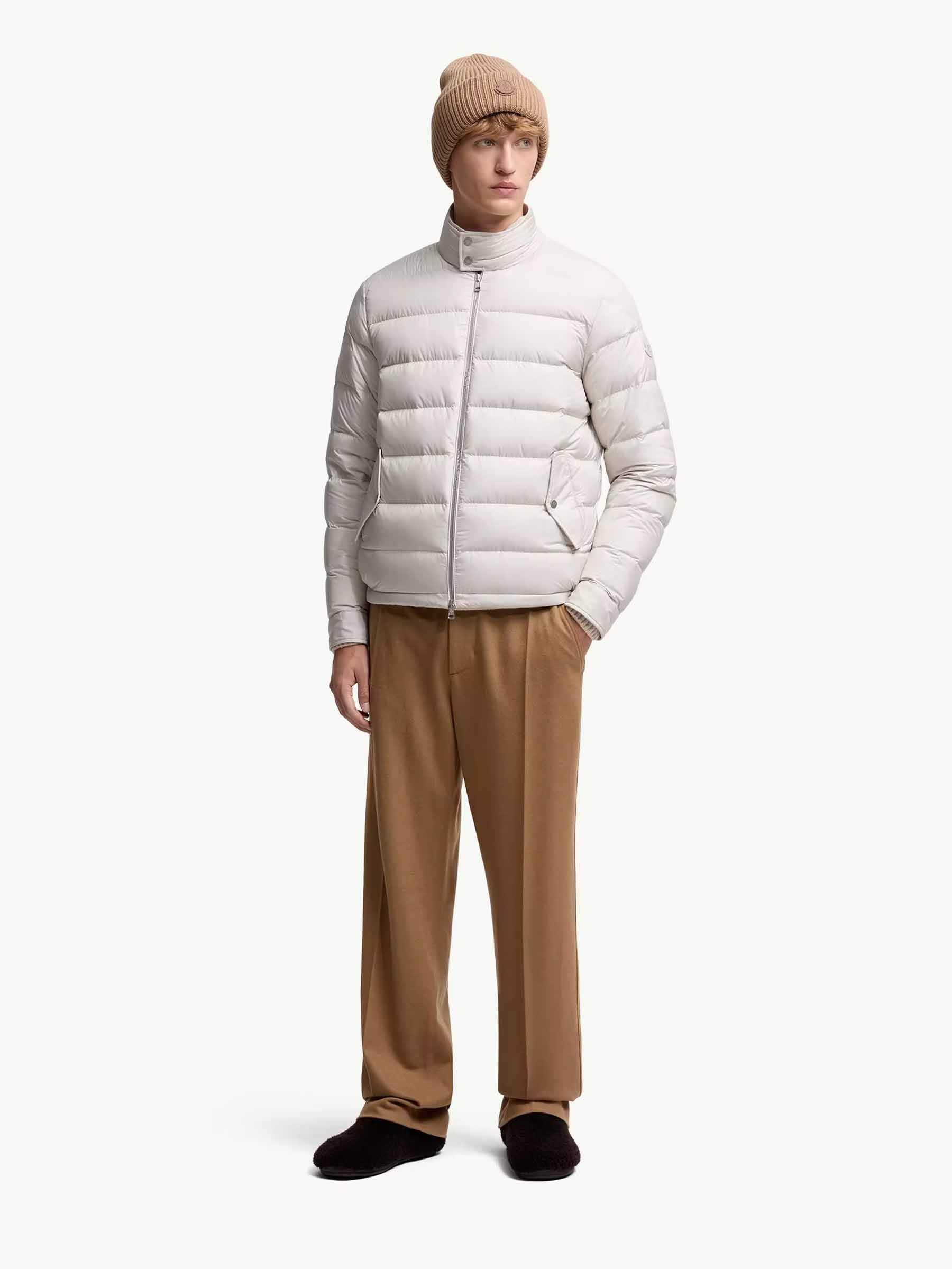 Moncler Hombre Barcelona Plumífero Corto Phrier color Marfil sku 512-002650 01 - Foto 2
