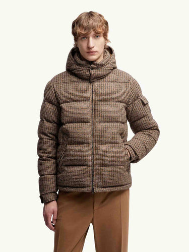 Moncler Hombre Barcelona Plumífero Corto Montgenevre color Camel sku 512-002652 01 - Foto 4