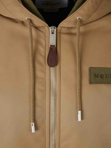 McQueen Hombre Barcelona Chaqueta Técnica Capucha color Camel sku 512-002758 01 - Foto 4
