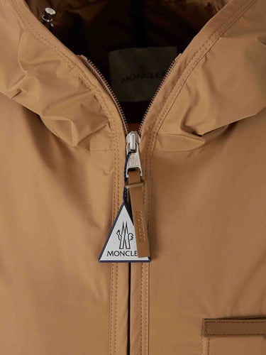 Moncler Hombre Barcelona Chaqueta Técnica Gascoyne color Camel sku 512-002808 01 - Foto 3