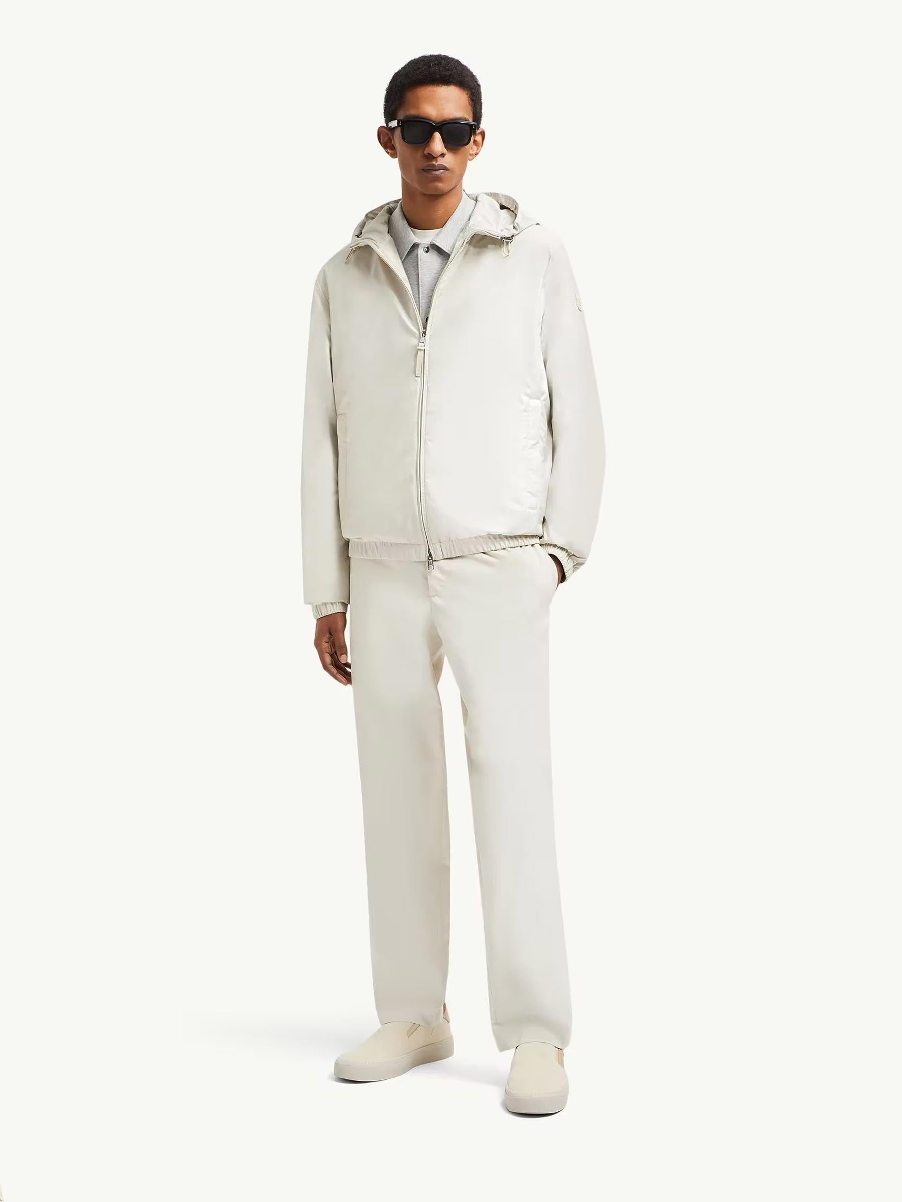 Moncler Hombre Barcelona Chaqueta Técnica Domene color Blanco sku 512-002813 01 - Foto 2