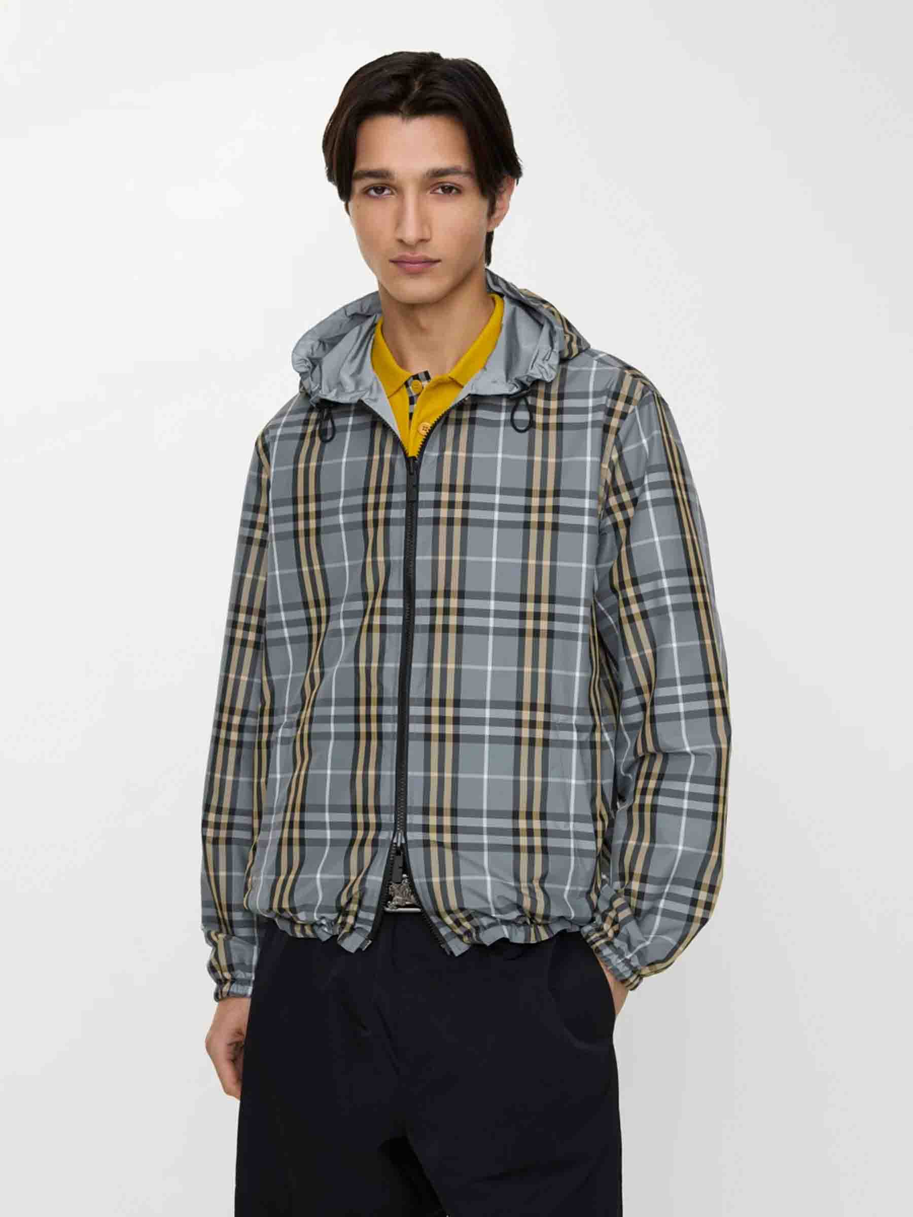 Burberry Hombre Barcelona Chaqueta Técnica Reversible color Azul Celeste sku 512-002867 01 - Foto 2
