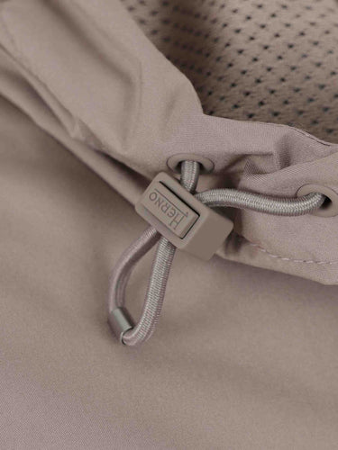 Herno Hombre Barcelona Chaqueta Técnica con Capucha color Camel sku 512-002876 01 - Foto 4