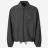 Jacquemus Hombre Barcelona Chaqueta Técnica Logo color Gris Antracita sku 512-003027 01 - Foto 1