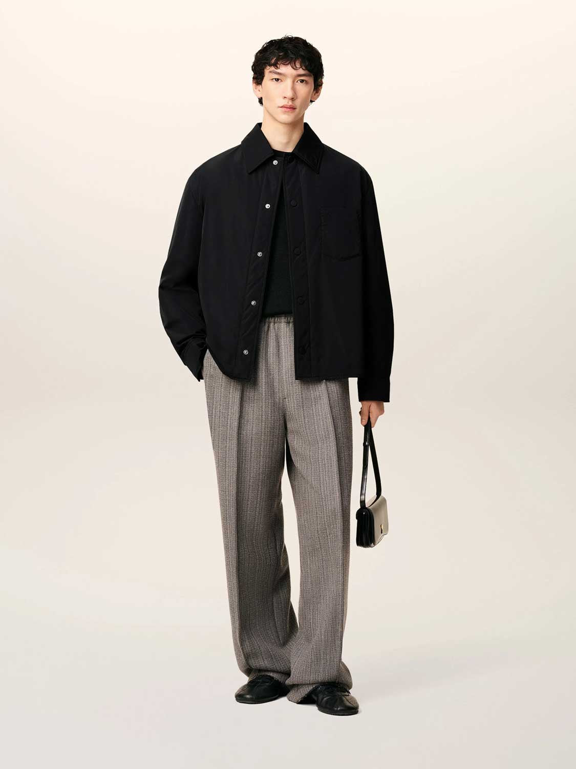 Ami Paris Hombre Barcelona Sobrecamisa Acolchada Tafetán color Negro sku 513-000083 01 - Foto 2