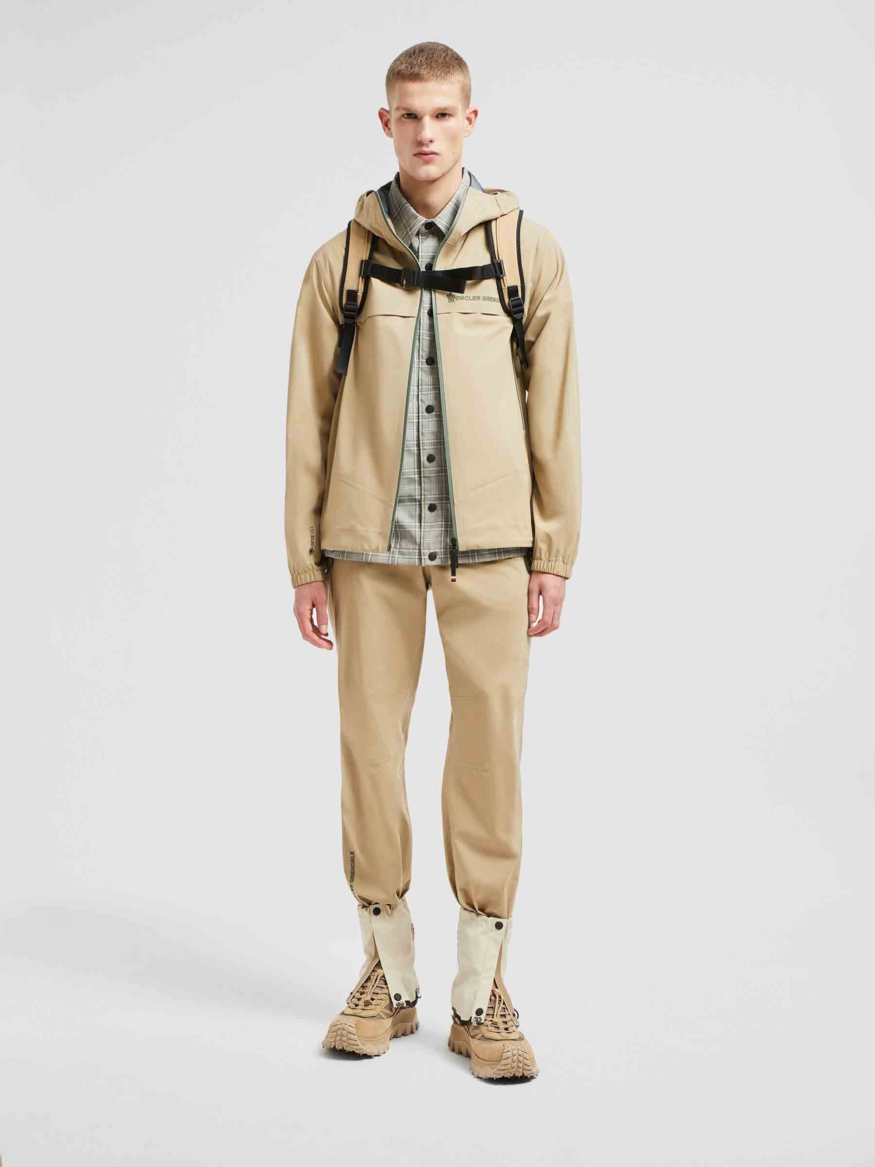 Moncler Grenoble Hombre Barcelona Pantalones Deportivos Gore-Tex color Camel sku 521-003254 01 - Foto 2