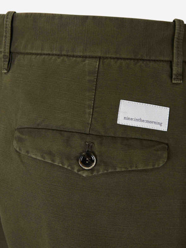 Nine in the morning Hombre Barcelona Pantalones Carrot Giulio color Verde Militar sku 521-003565 01 - Foto 5