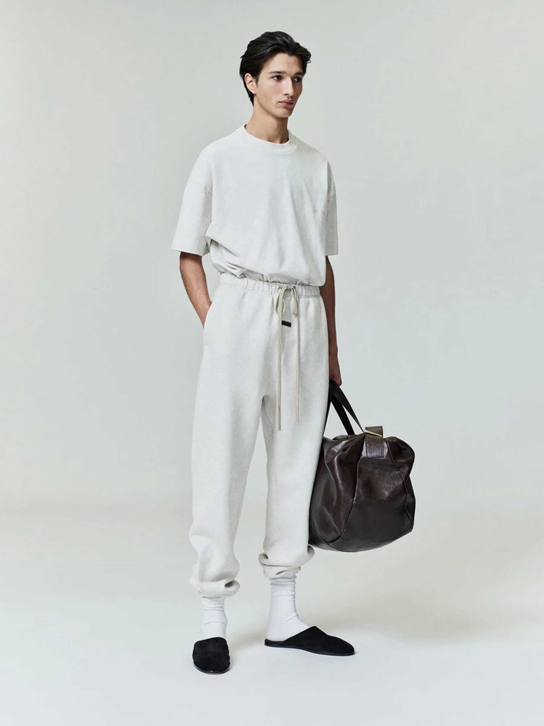 Fear of God Essentials Hombre Barcelona Joggers Classic Algodón color Gris Claro sku 521-003613 01 - Foto 2