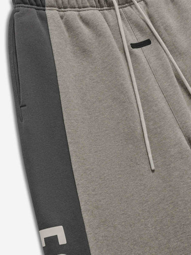 Fear of God Essentials Hombre Barcelona Bermudas Deportivas Paneles color Gris sku 521-003657 00 - Foto 3