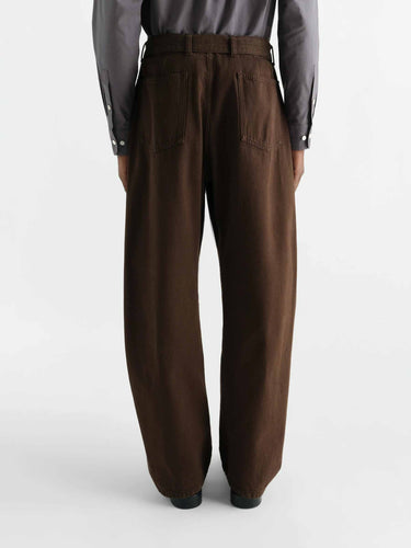Lemaire Hombre Barcelona Pantalón Ancho Cinturón color Marrón Oscuro sku 521-003825 00 - Foto 3
