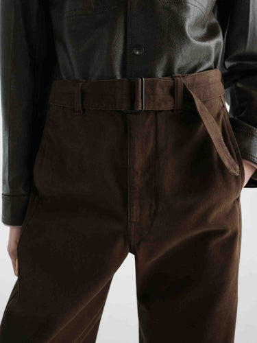 Lemaire Hombre Barcelona Pantalón Ancho Cinturón color Marrón Oscuro sku 521-003825 00 - Foto 4