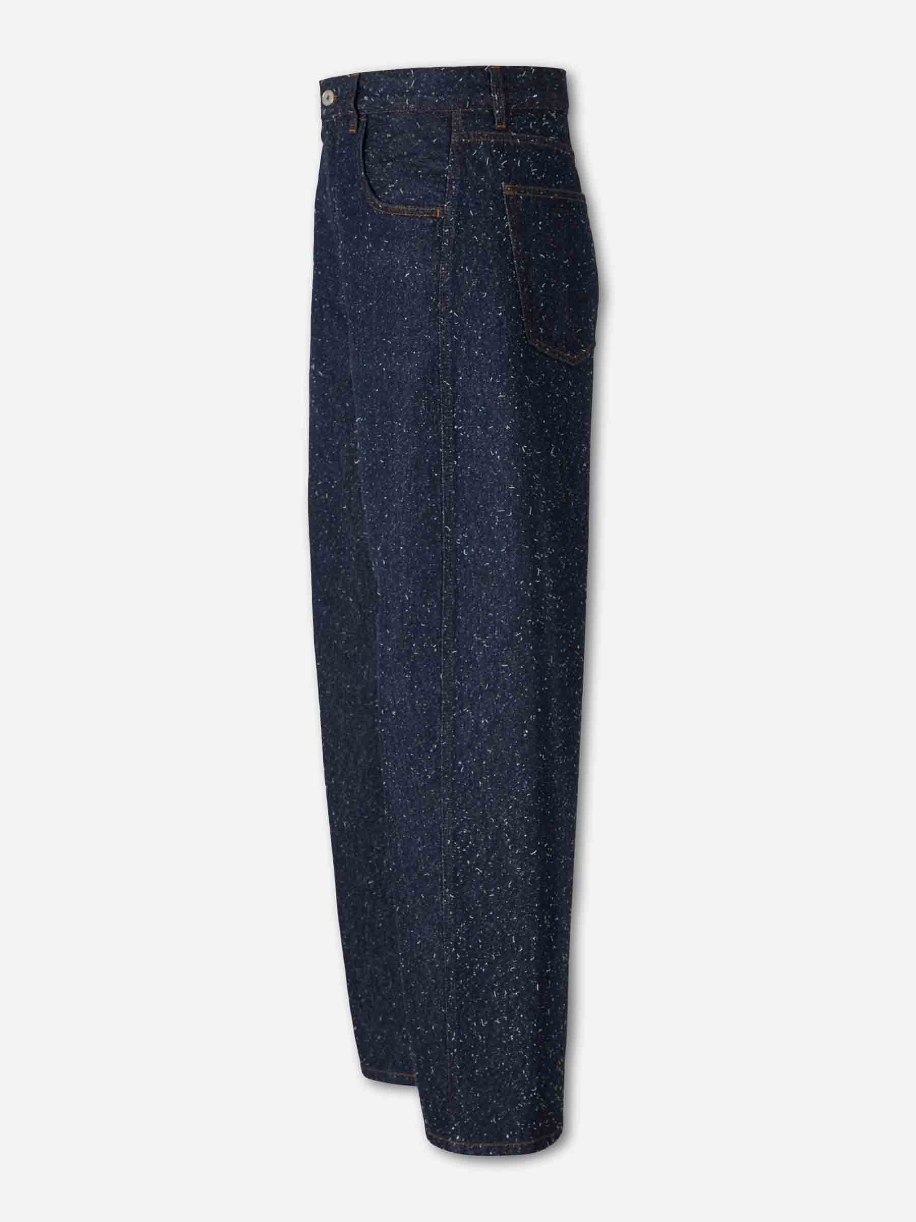 Jacquemus Hombre Barcelona Jeans Mirada de-Nîmes color Azul Denim Oscuro sku 522-003055 01 - Foto 2