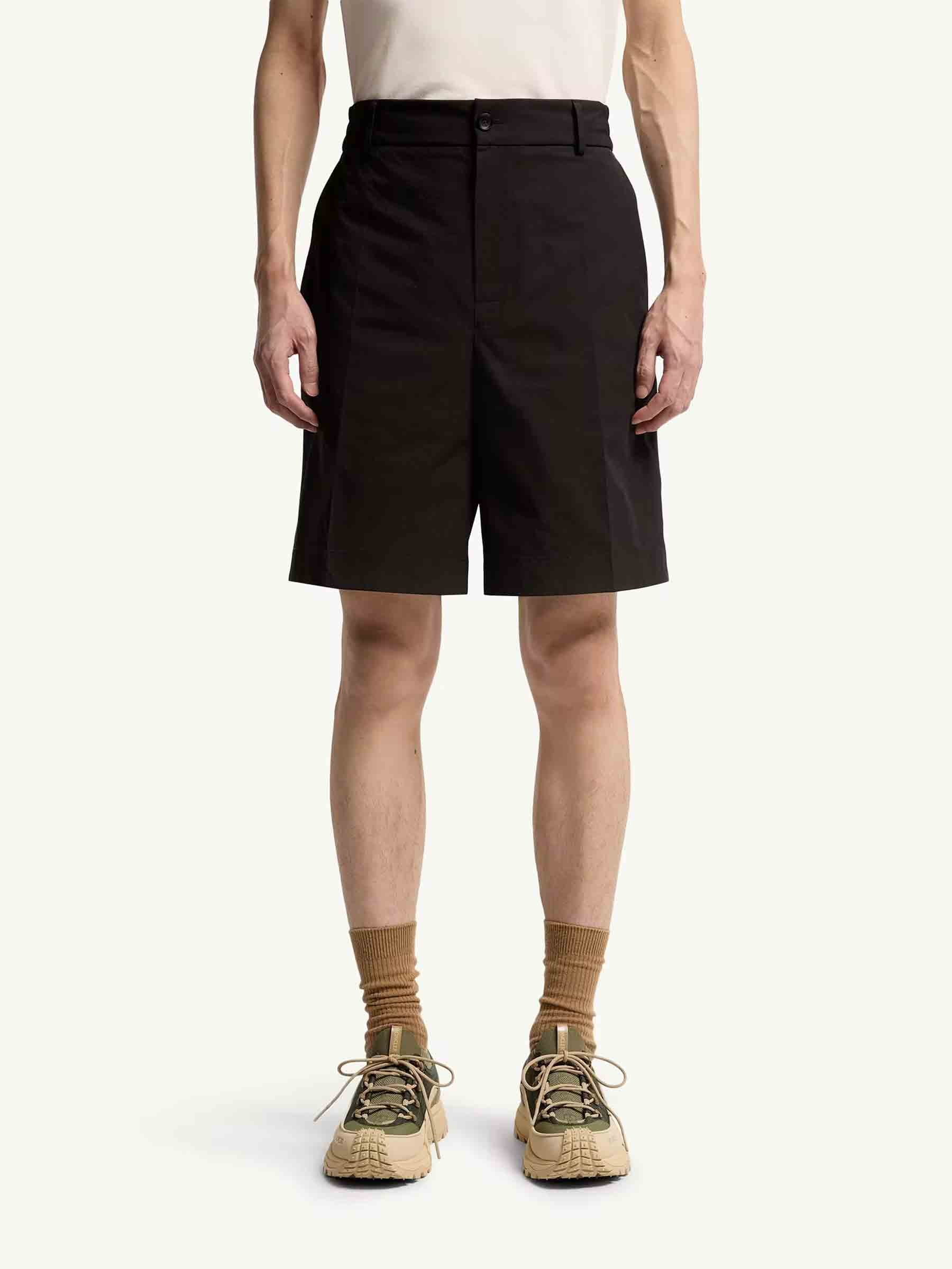 Moncler Hombre Barcelona Bermudas Seersucker color Negro sku 523-001274 02 - Foto 2