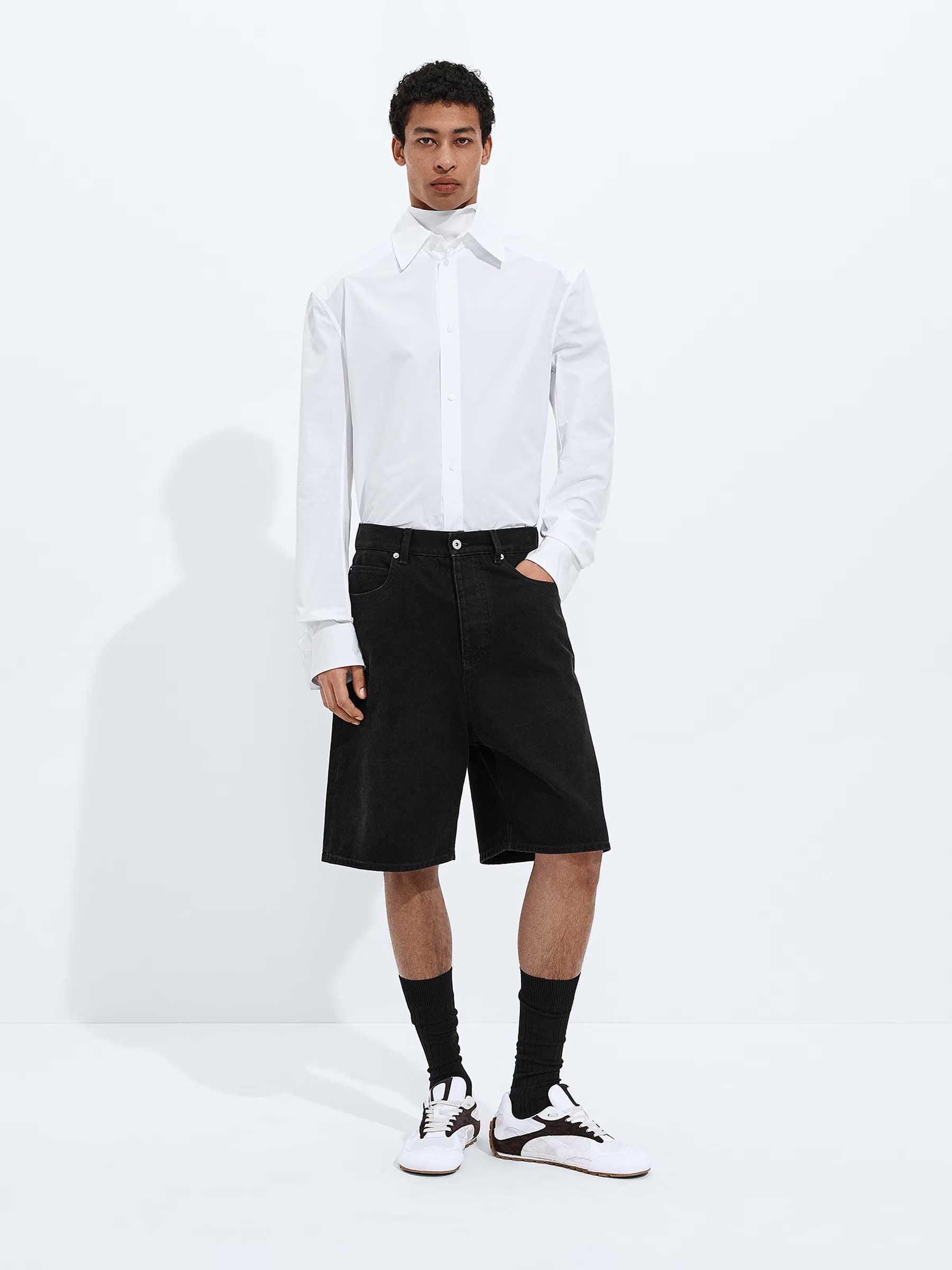 Bottega Veneta Hombre Barcelona Bermudas Rectas color Negro sku 523-001335 01 - Foto 2