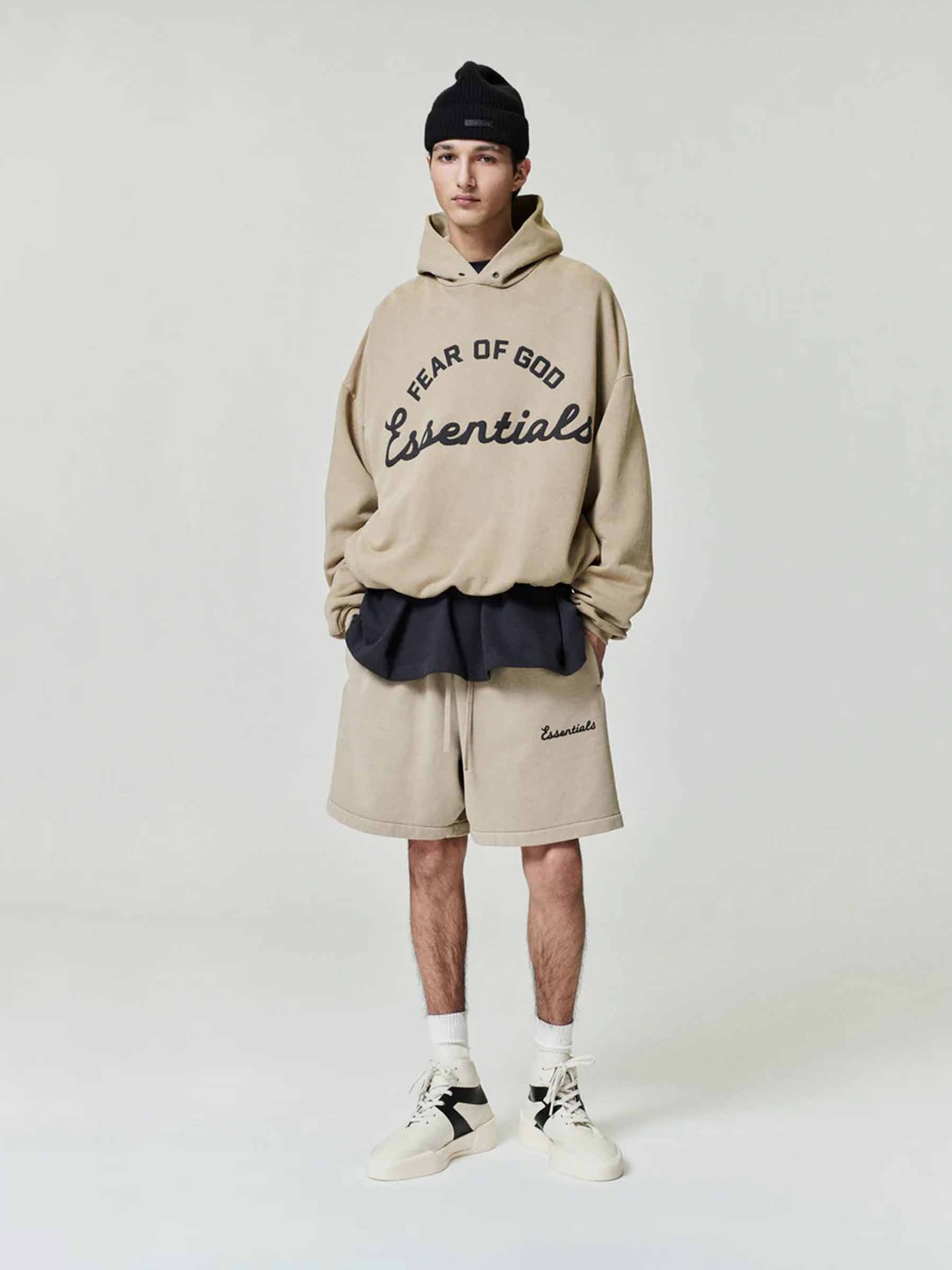 Fear of God Essentials Hombre Barcelona Bermudas Training Classic color Camel sku 523-001368 01 - Foto 2