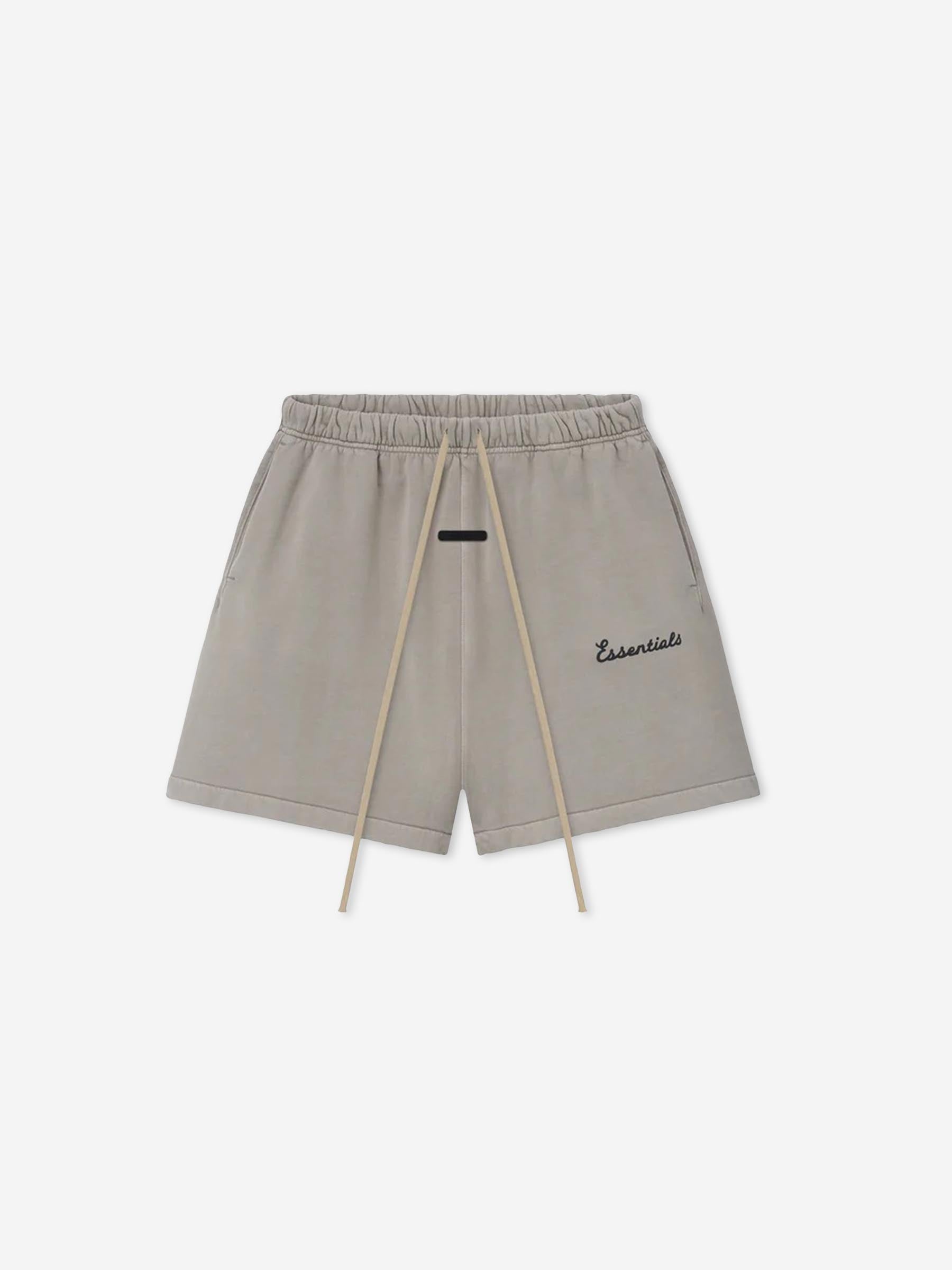 Fear of God Essentials Hombre Barcelona Bermudas Training Classic color Taupe sku 523-001369 01 - Foto 1