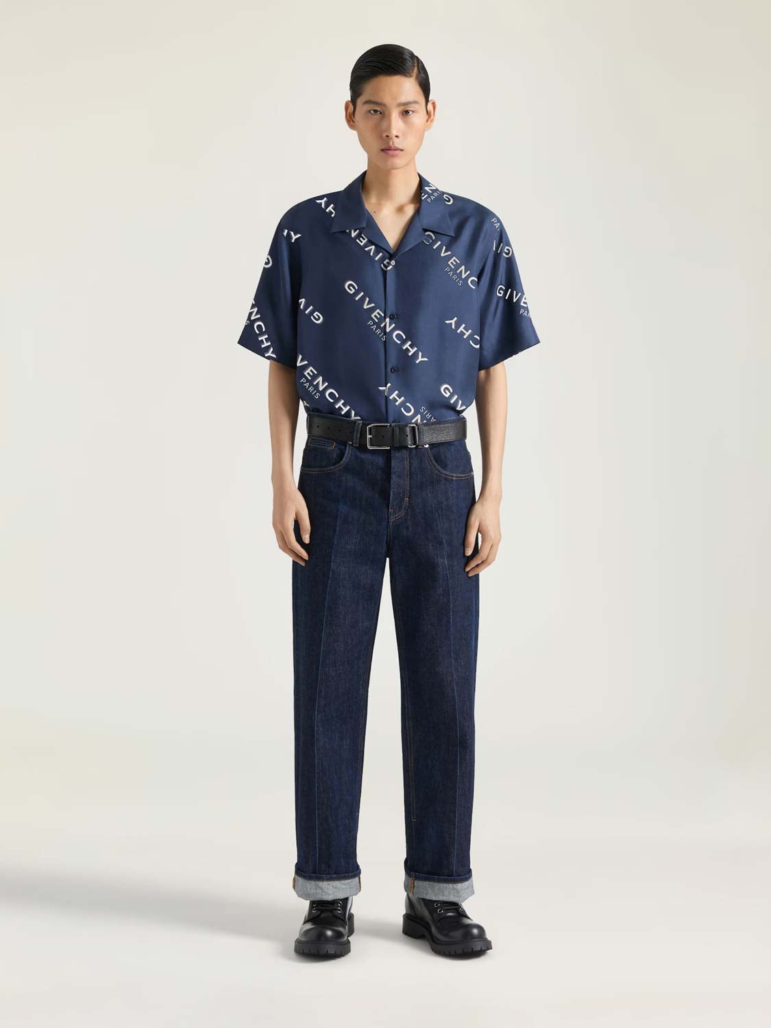 Givenchy Hombre Barcelona Camisa Estampada color Azul Noche sku 532-000696 01 - Foto 2