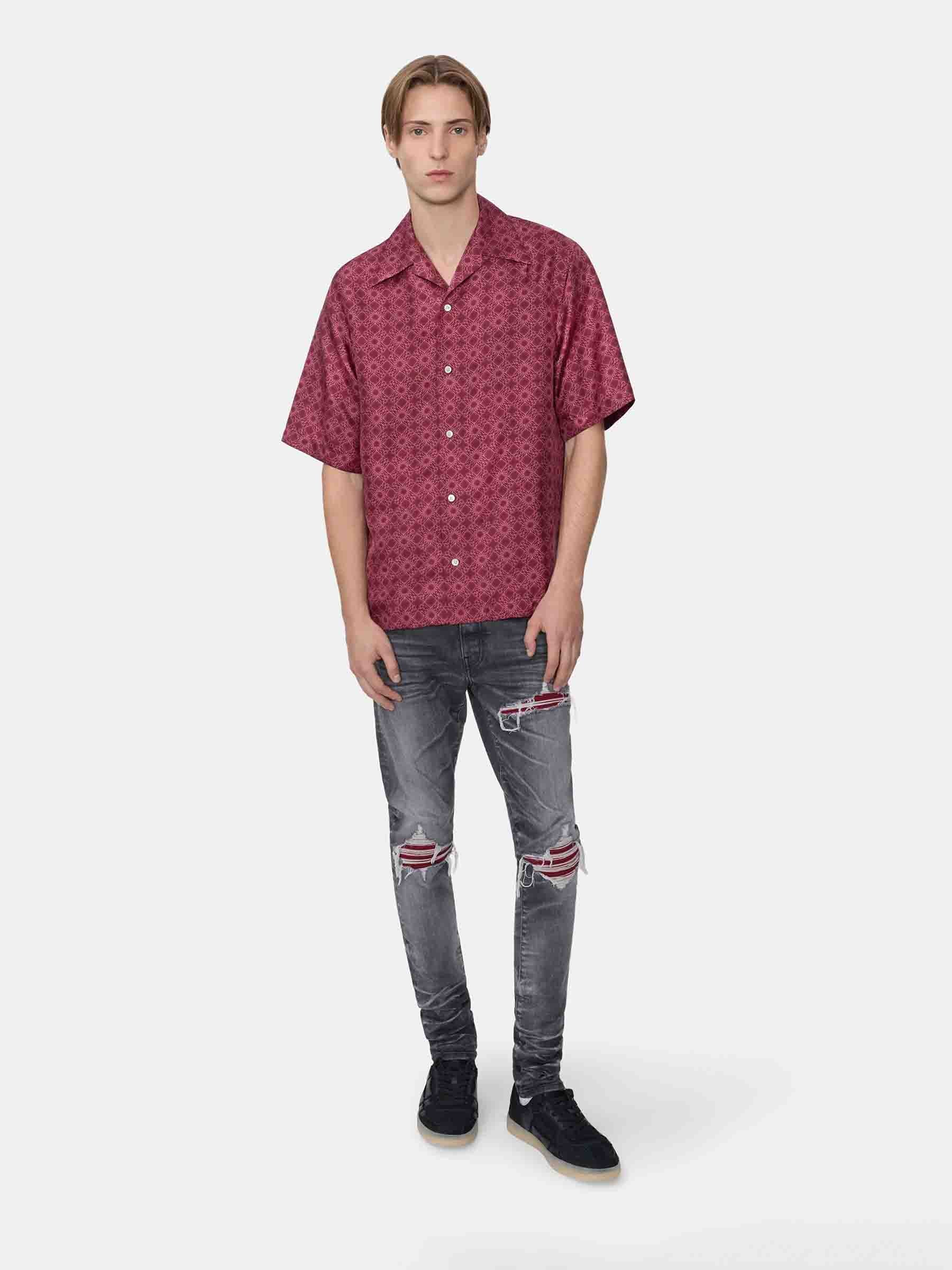 Amiri Hombre Barcelona Camisa Gráfica Bowling color Burdeos sku 532-000703 01 - Foto 2