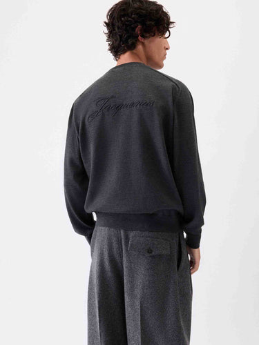 Jacquemus Hombre Barcelona Jersey cuello redondo color Gris Antracita sku 542-002487 01 - Foto 3