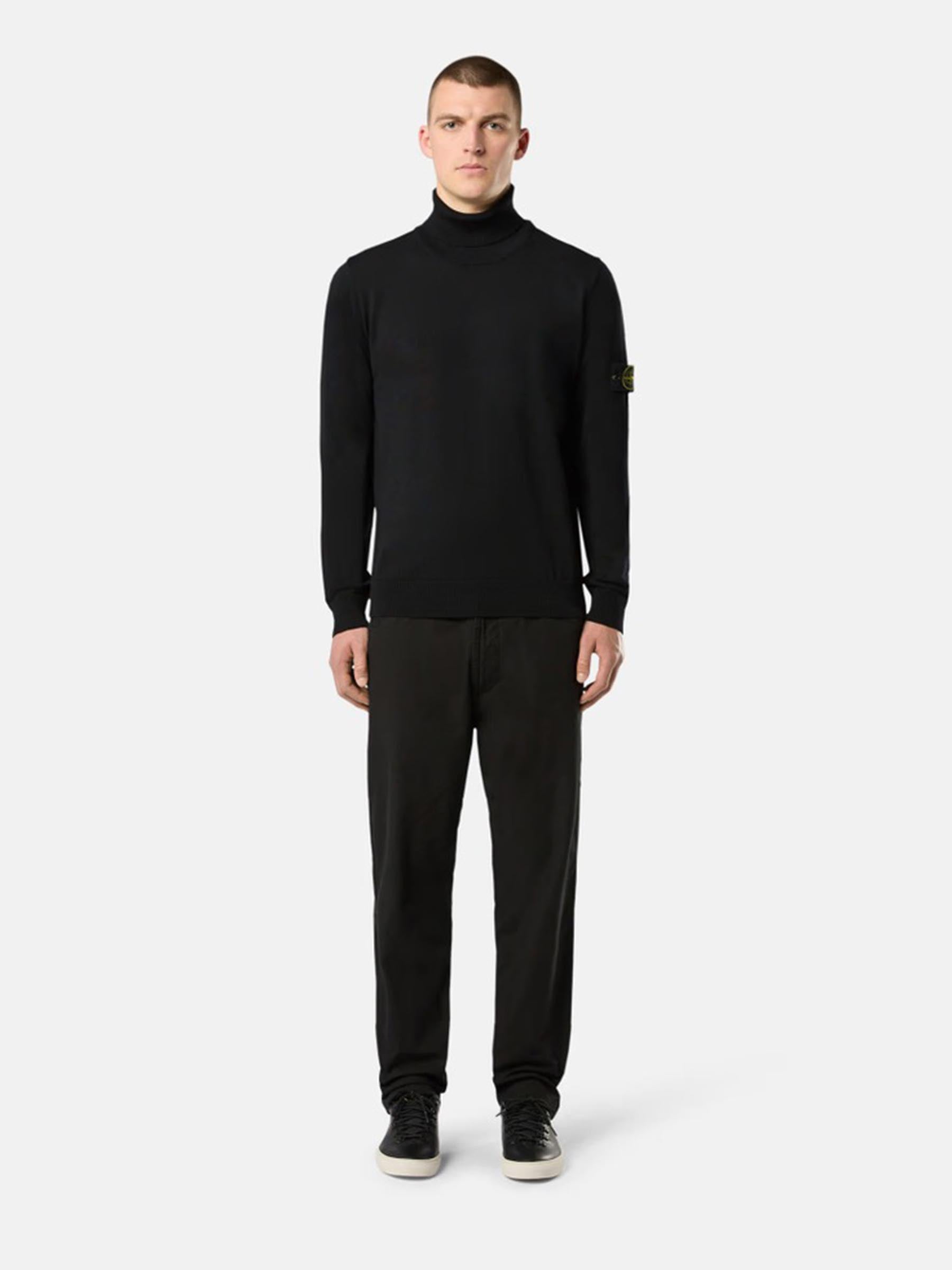 Stone Island Hombre Barcelona Jersey Cuello Alto color Negro sku 542-002497 01 - Foto 2
