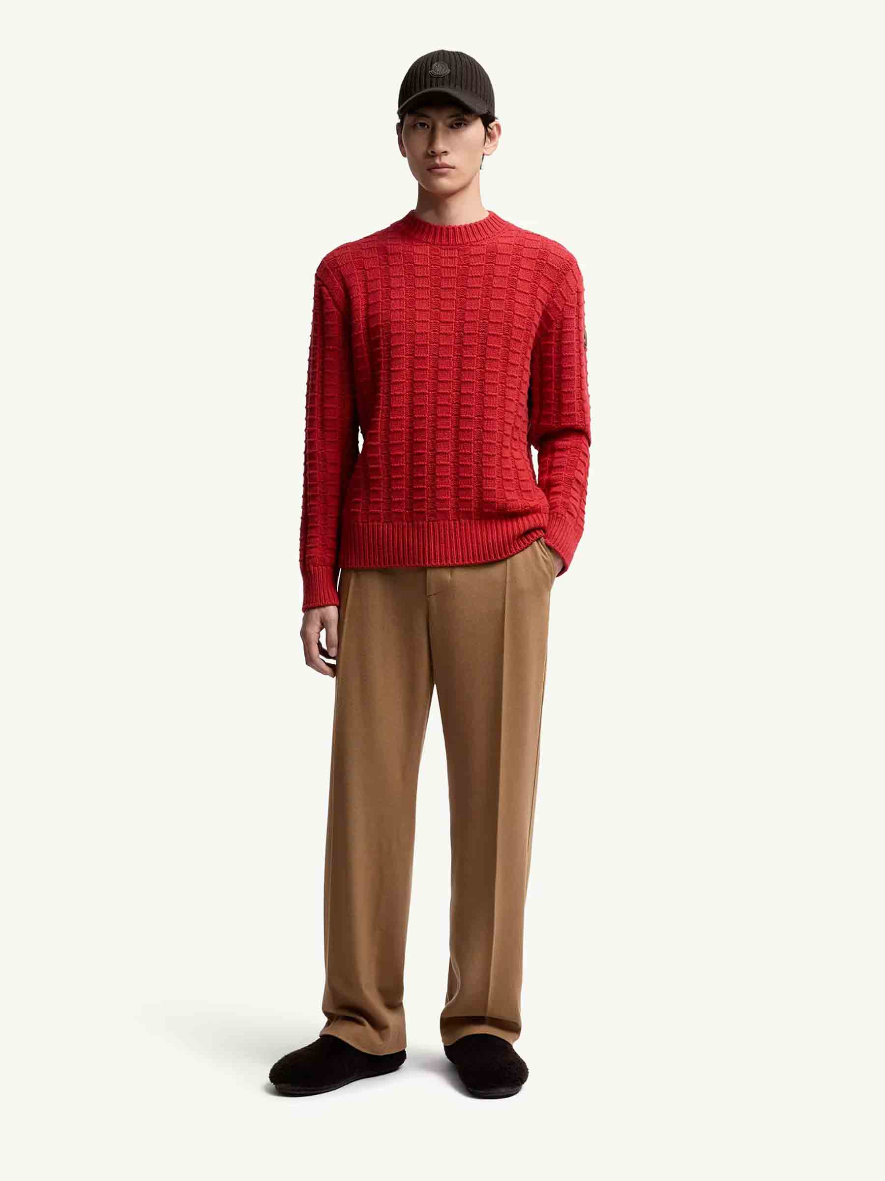 Moncler Hombre Barcelona Jersey Lana Cachemira color Rojo sku 542-002512 01 - Foto 2