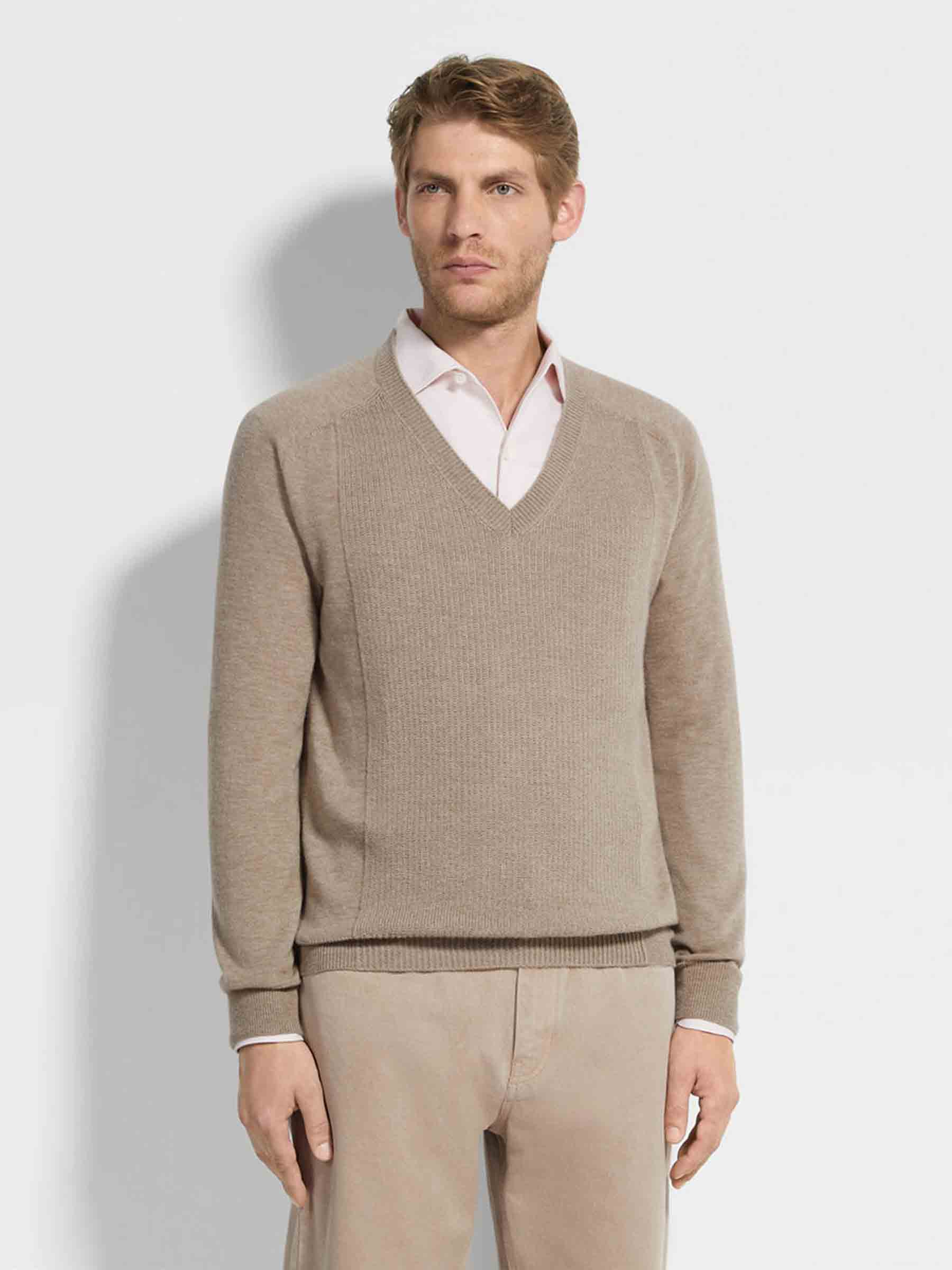 Zegna Hombre Barcelona Jersey Cuello Pico color Camel sku 542-002513 01 - Foto 2