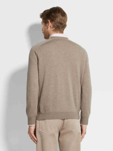 Zegna Hombre Barcelona Jersey Cuello Pico color Camel sku 542-002513 01 - Foto 4