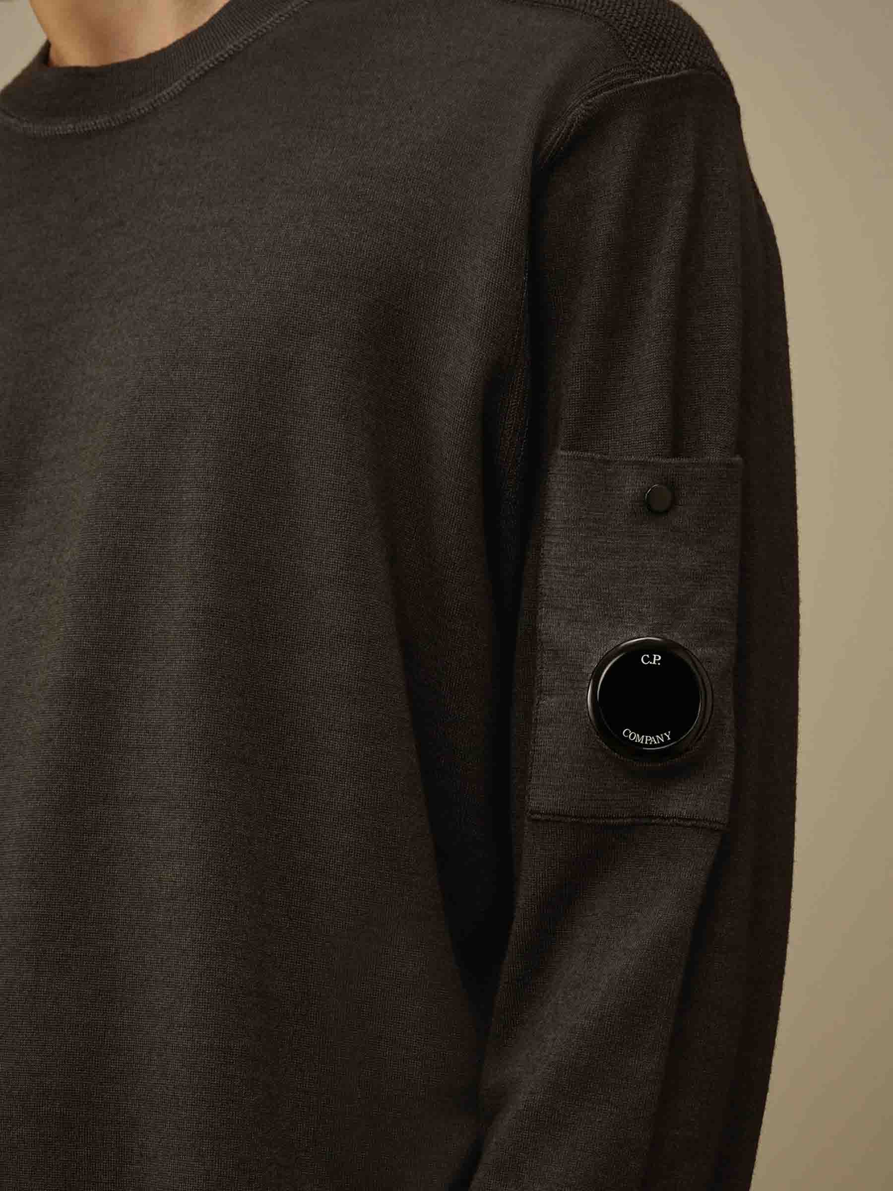C.P. Company Hombre Barcelona Jersey Lana Merino color Gris Oscuro sku 542-002523 01 - Foto 2