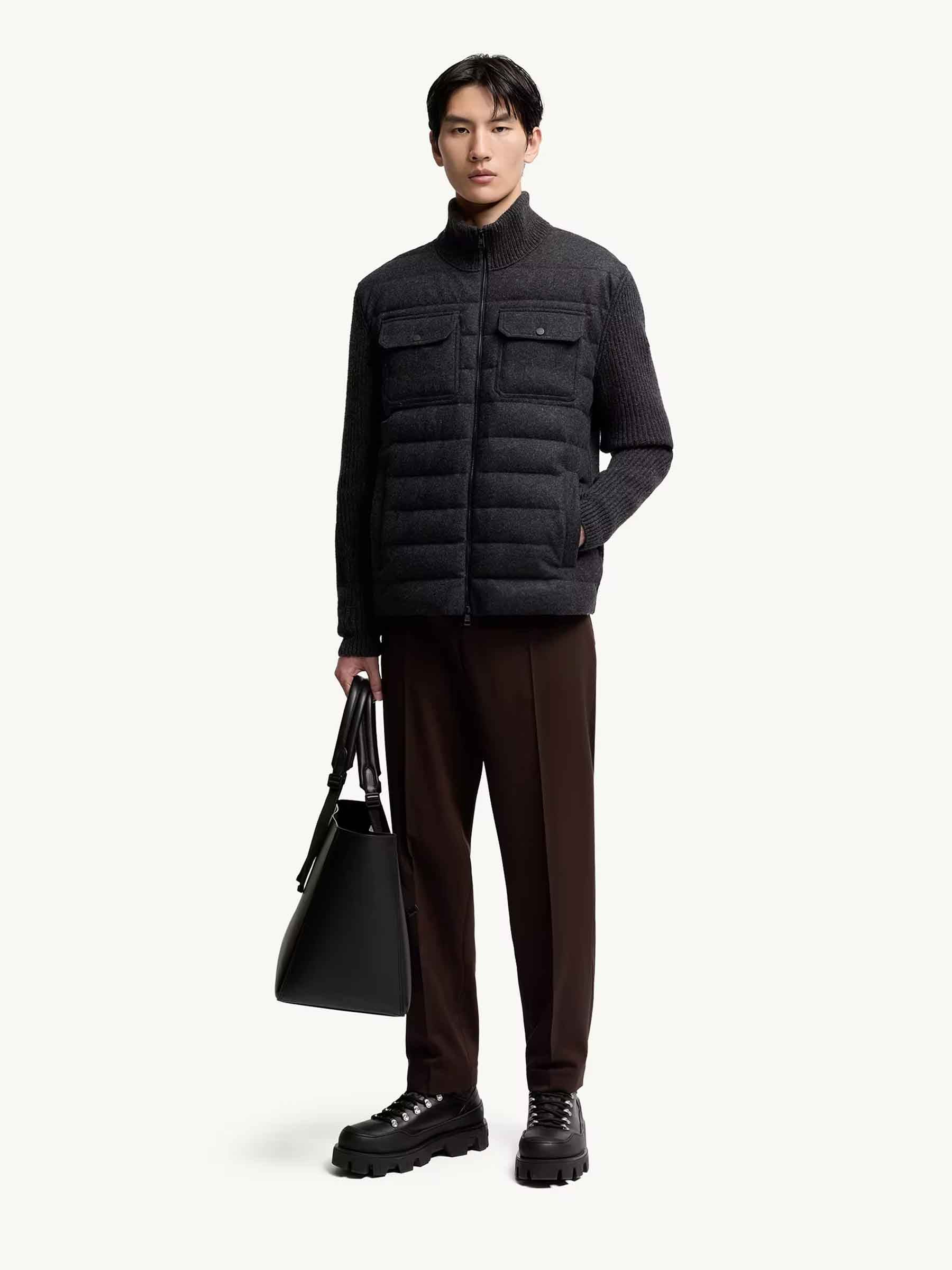 Moncler Hombre Barcelona Cárdigan Cremallera Acolchado color Gris Oscuro sku 543-001044 01 - Foto 2