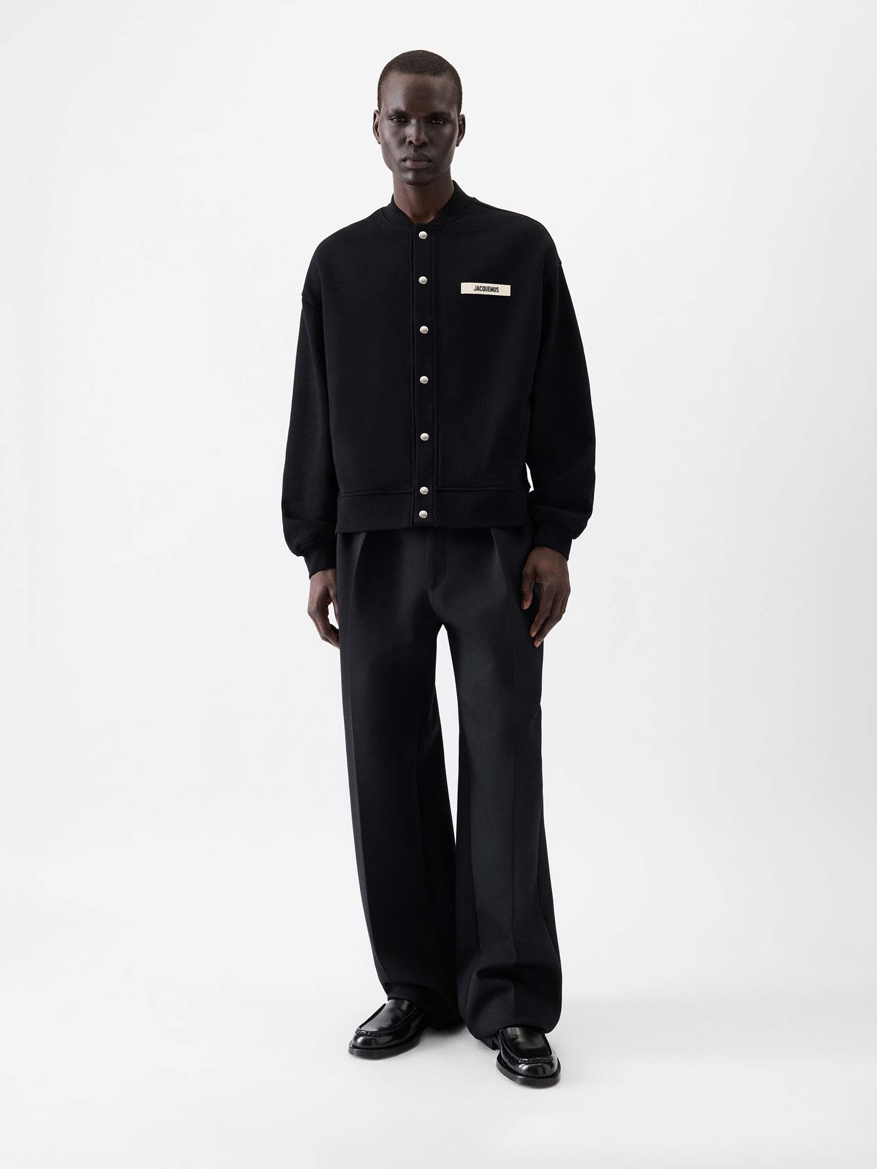Jacquemus Hombre Barcelona Cárdigan Gros Grain color Negro sku 543-001055 01 - Foto 2