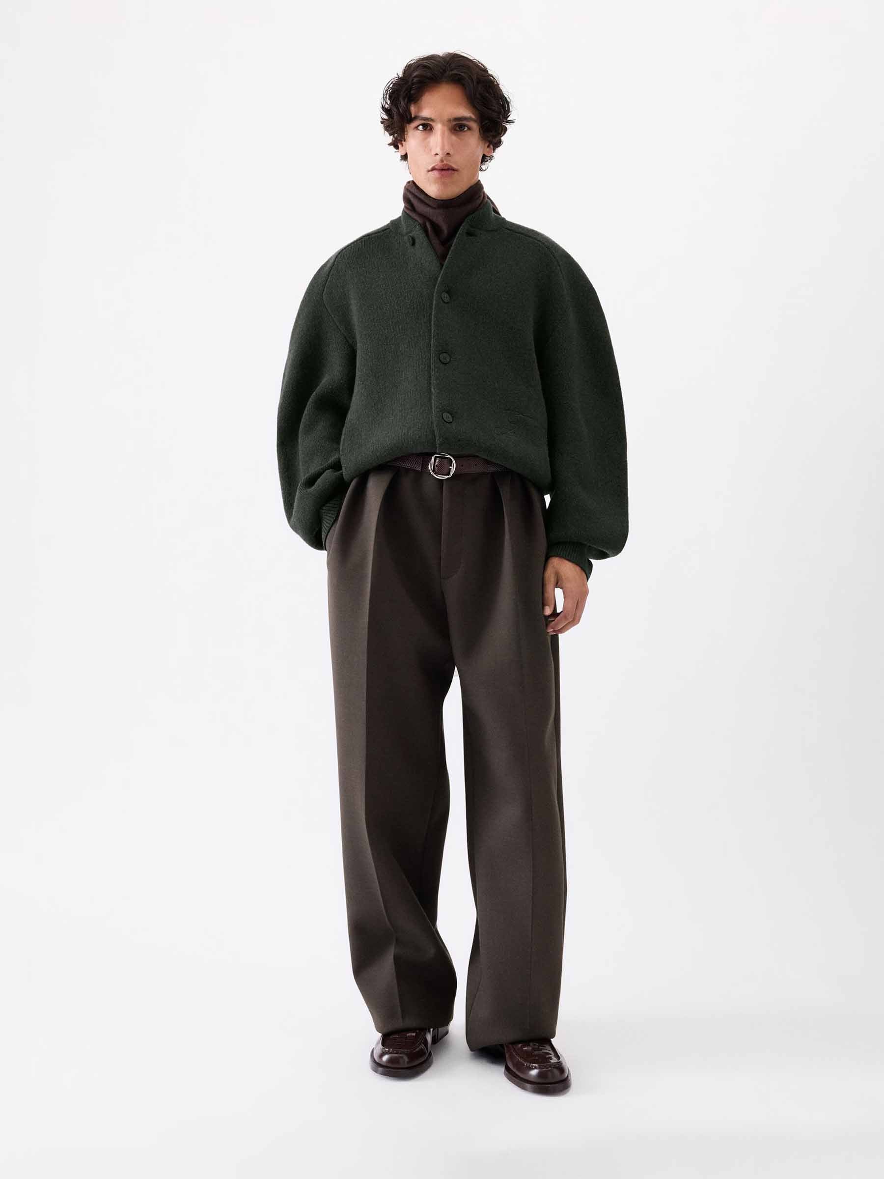 Jacquemus Hombre Barcelona Cárdigan Pallone color Verde Oscuro sku 543-001056 01 - Foto 2