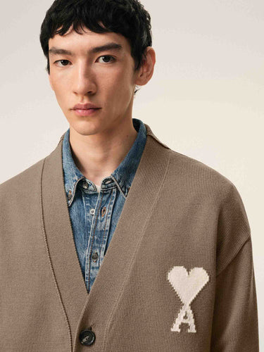 Ami Paris Hombre Barcelona Cárdigan Punto Lana color Taupe sku 543-001095 01 - Foto 4